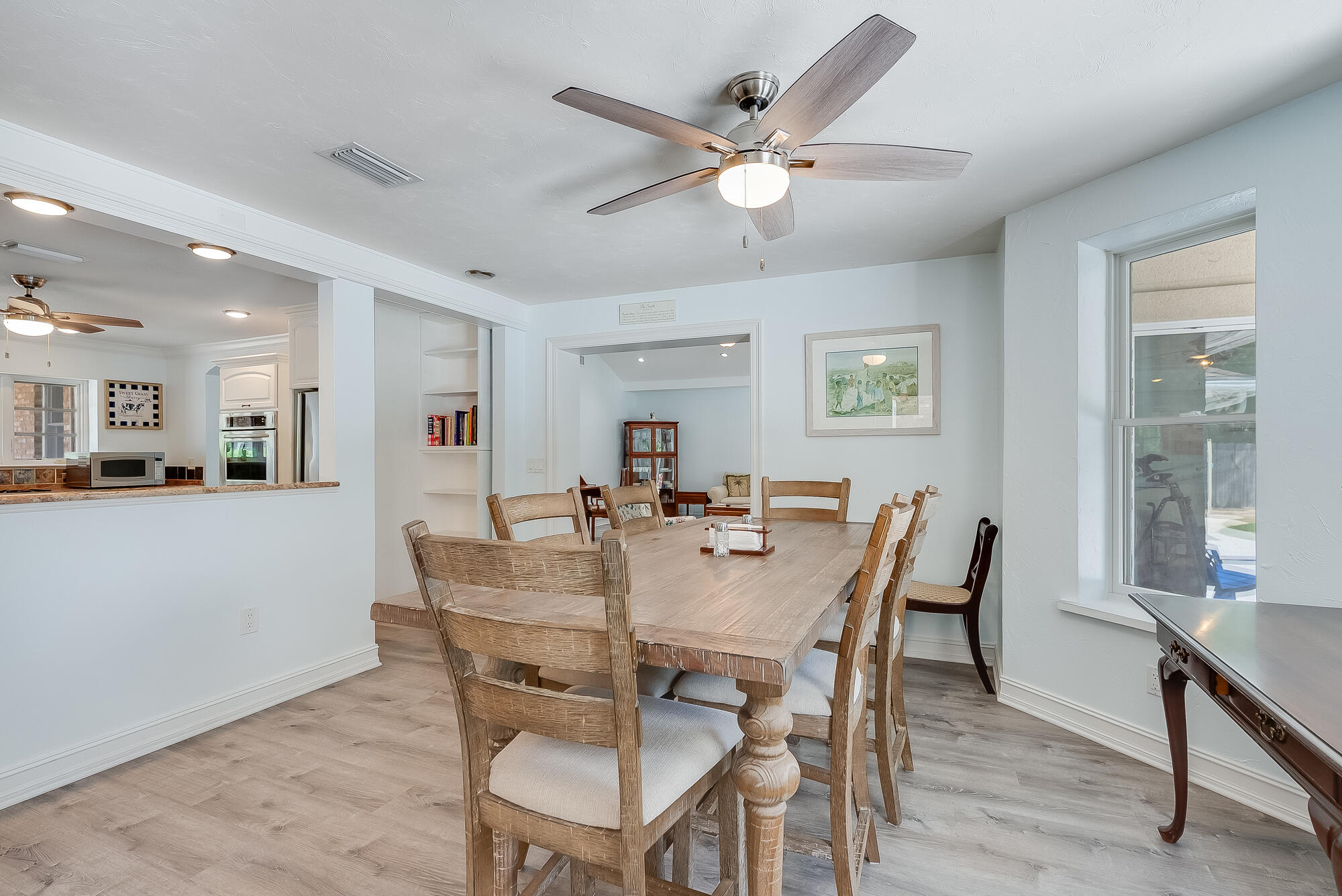 WHISPERING OAKS - Residential