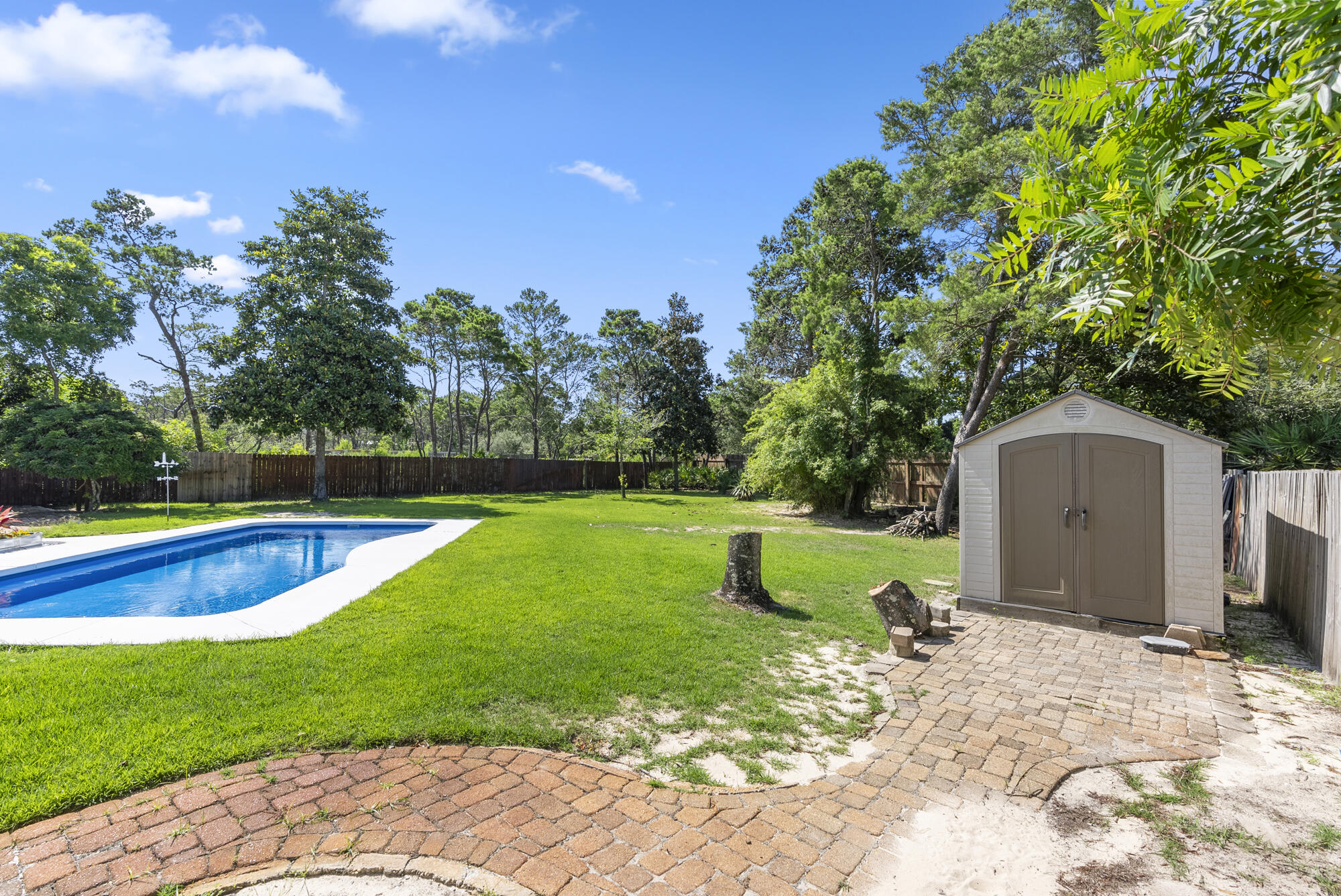 WHISPERING OAKS - Residential