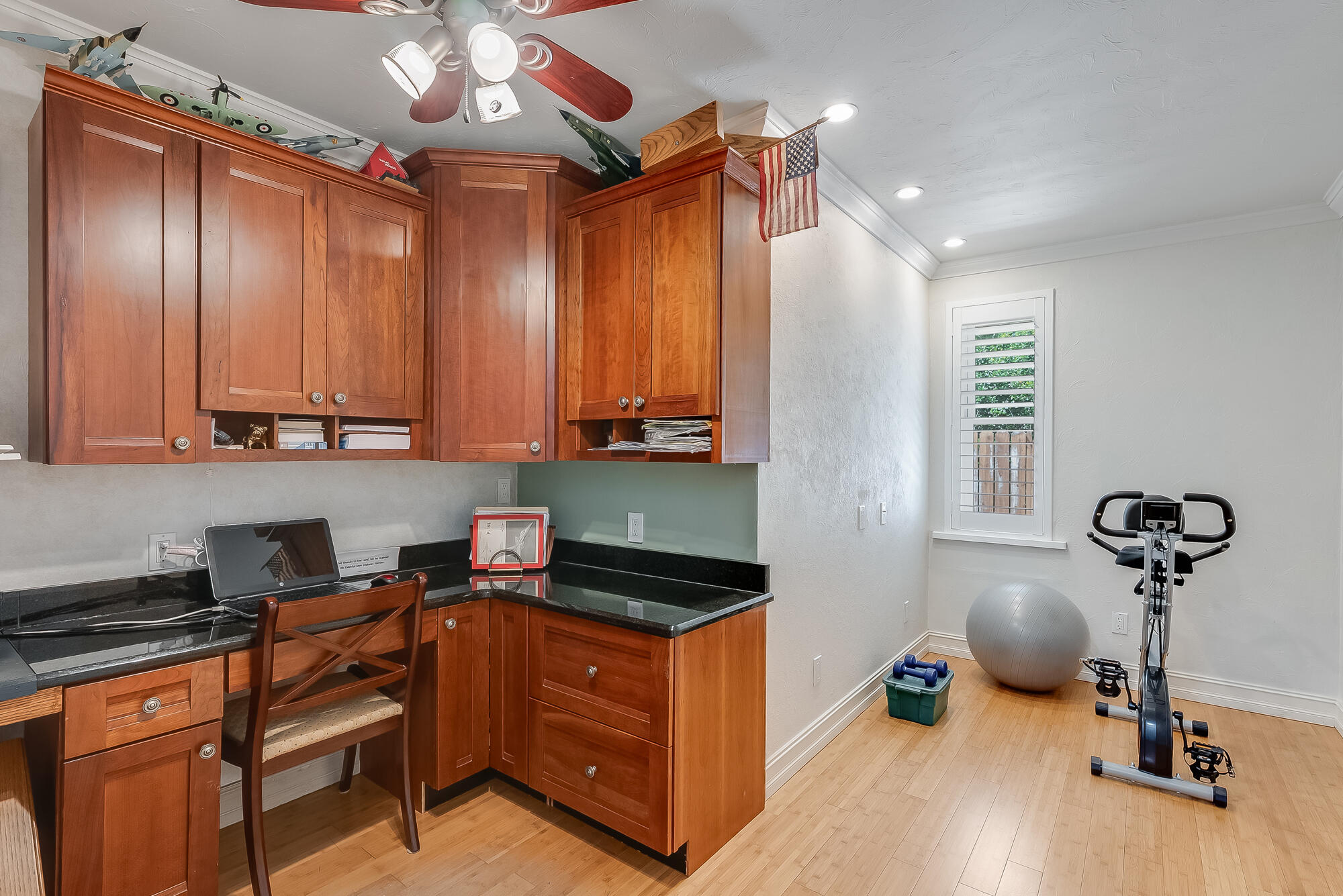 WHISPERING OAKS - Residential