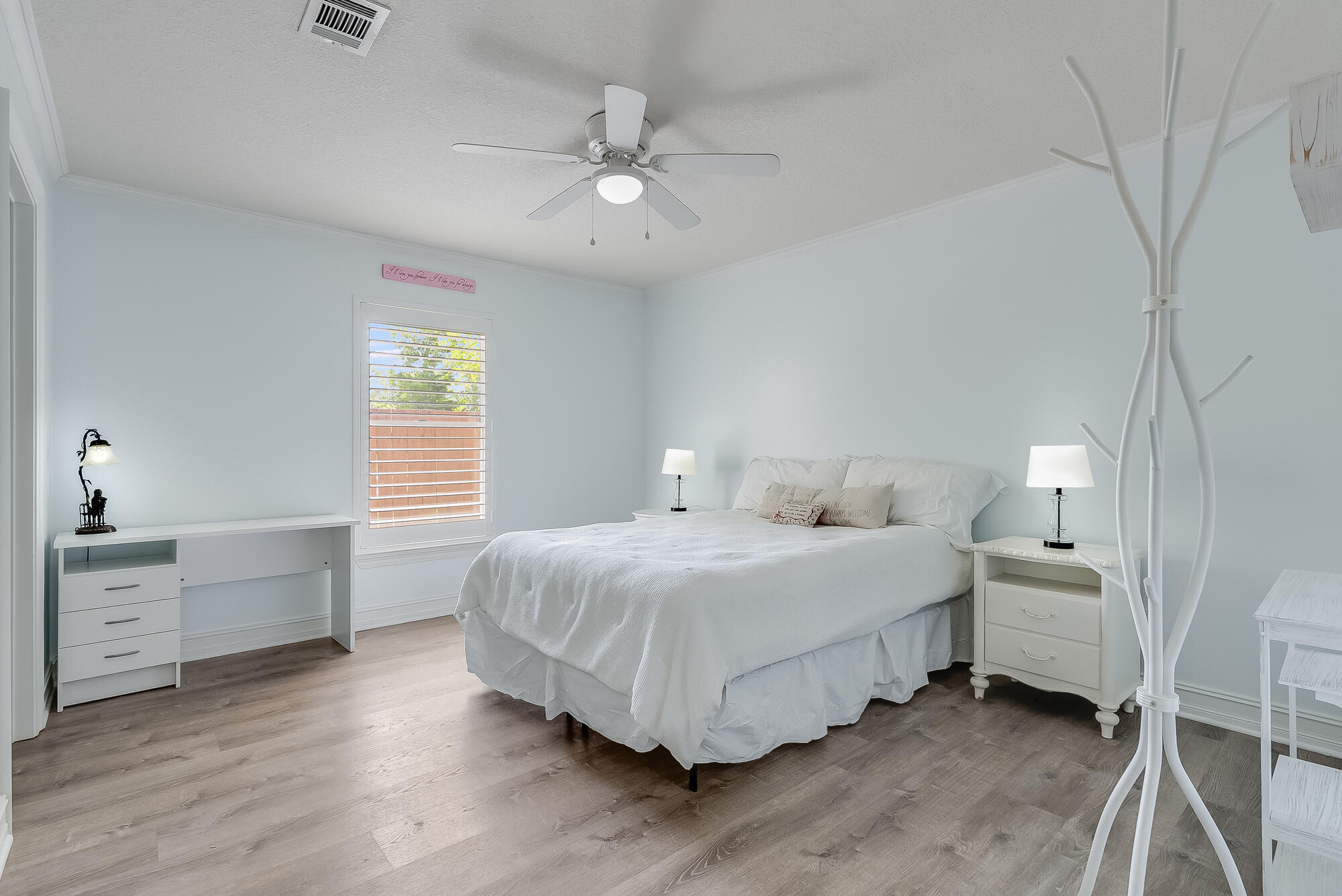 WHISPERING OAKS - Residential