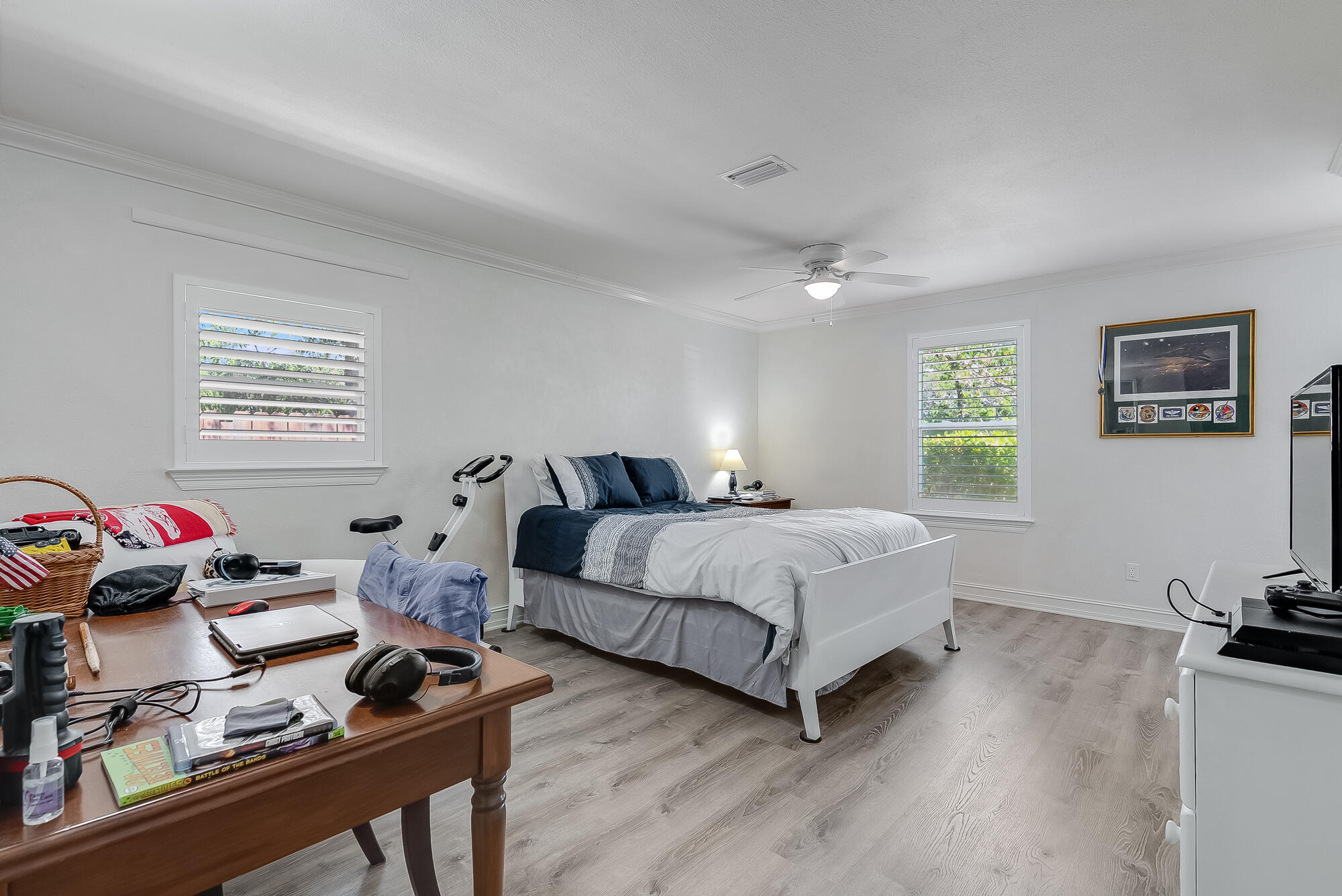 WHISPERING OAKS - Residential