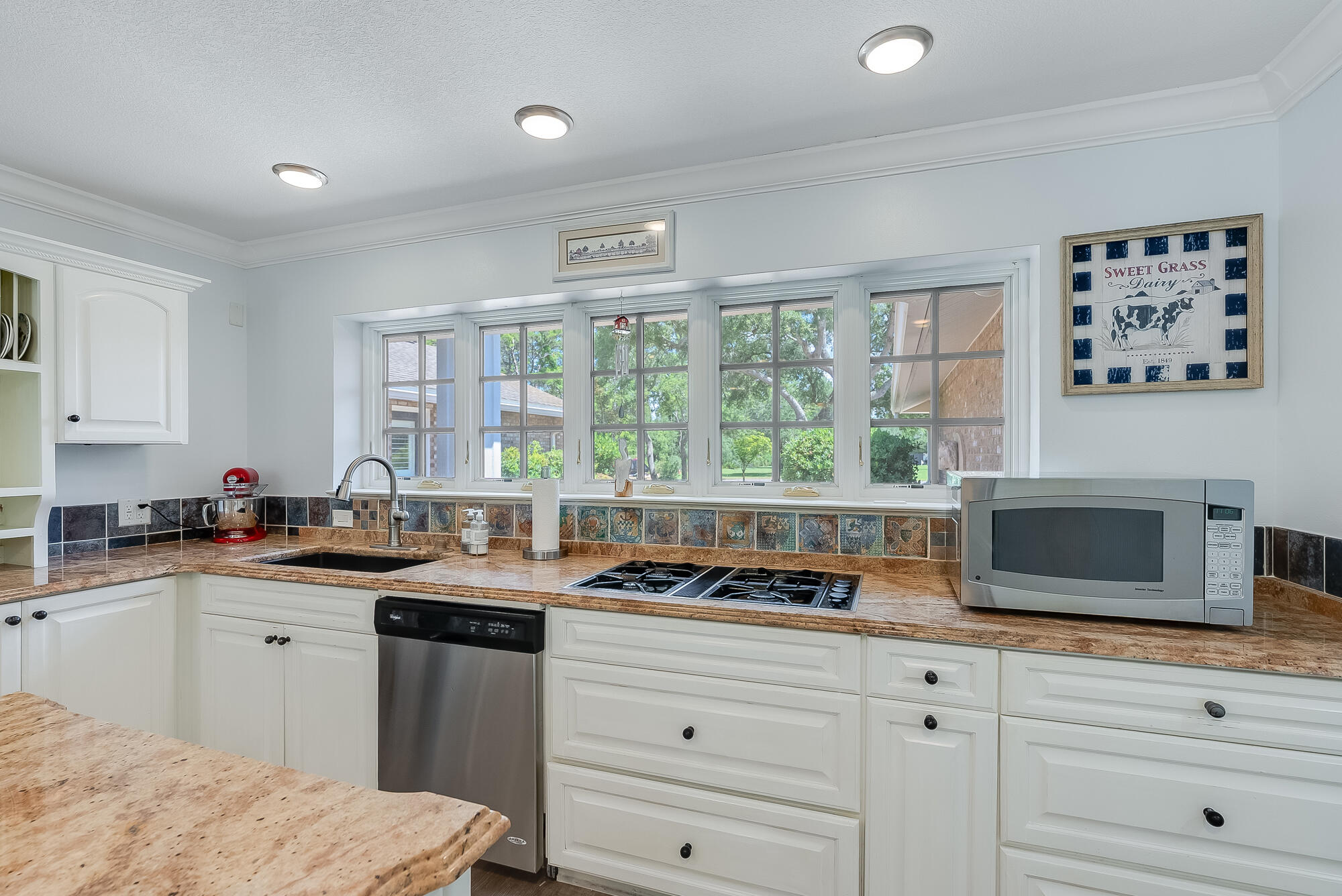 WHISPERING OAKS - Residential