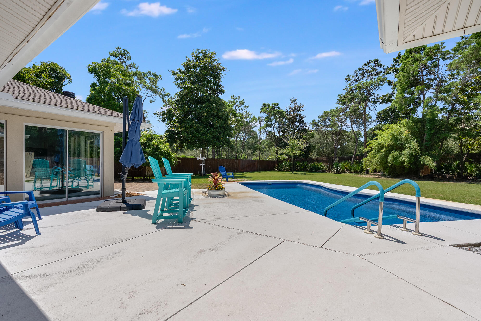 WHISPERING OAKS - Residential