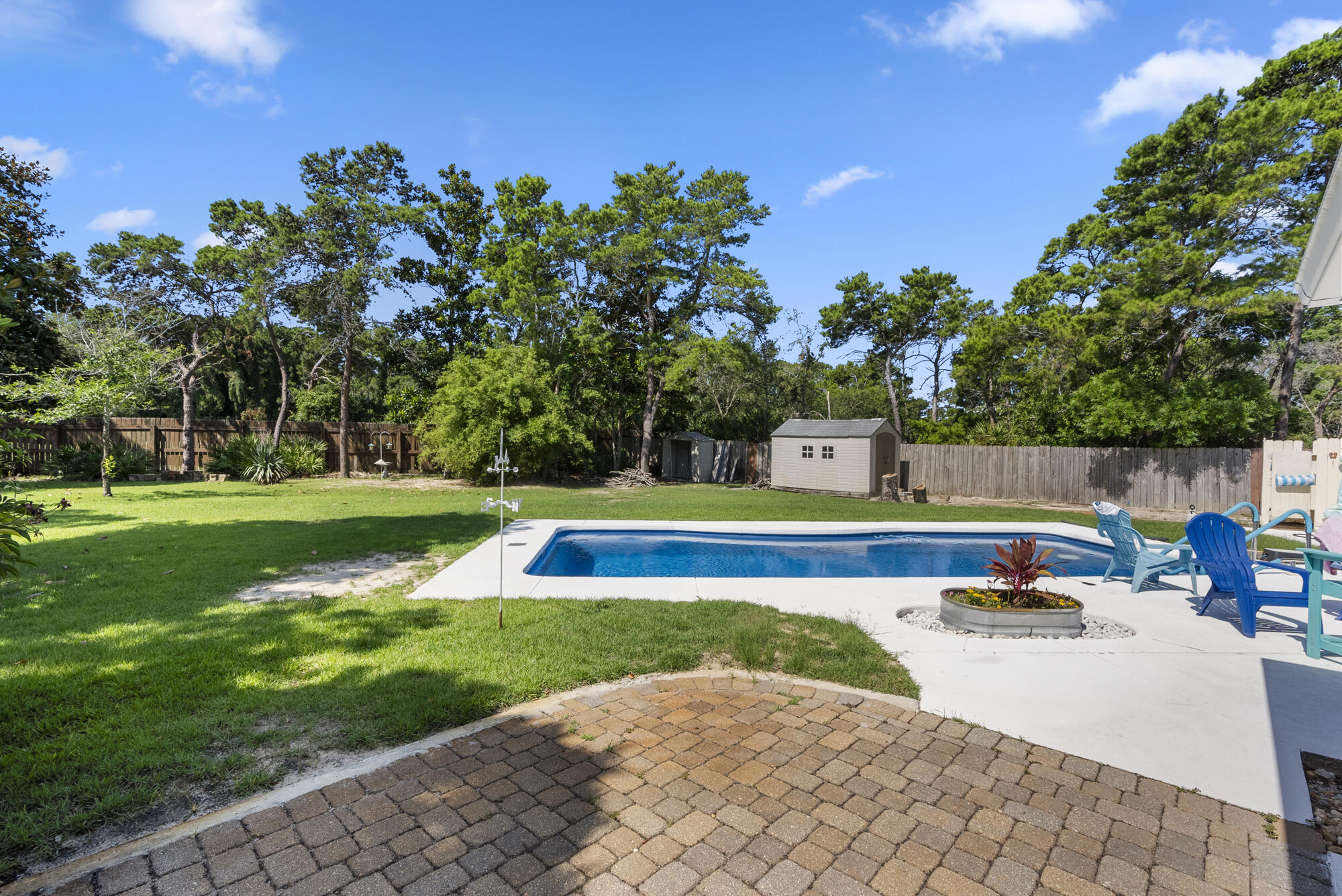 WHISPERING OAKS - Residential