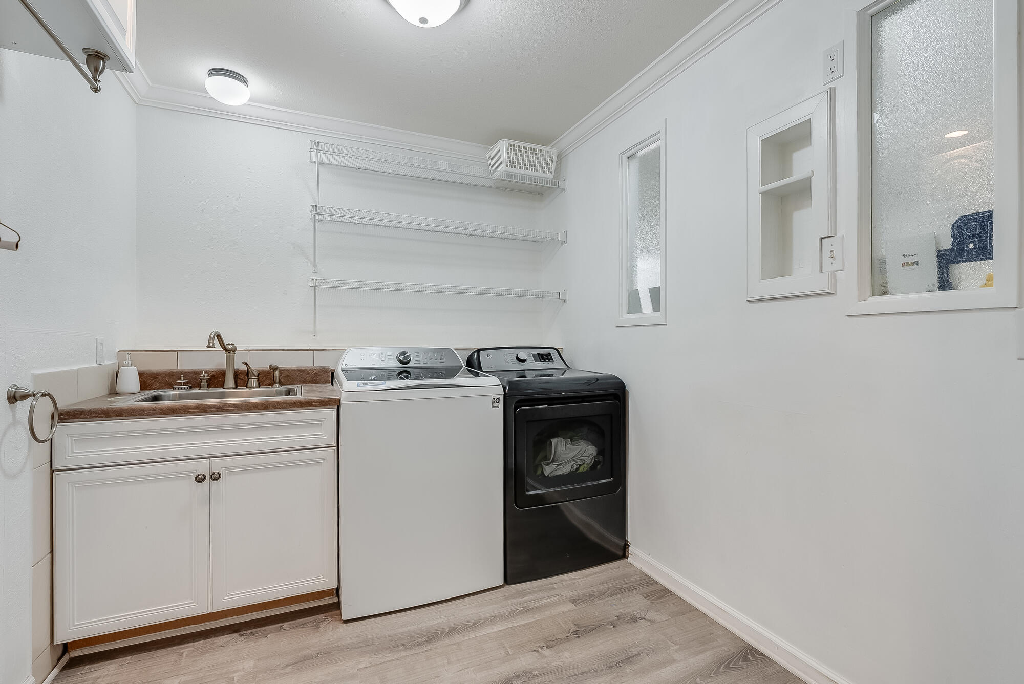 WHISPERING OAKS - Residential