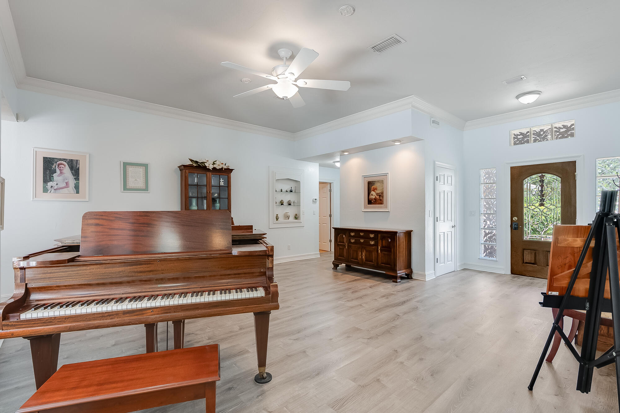 WHISPERING OAKS - Residential