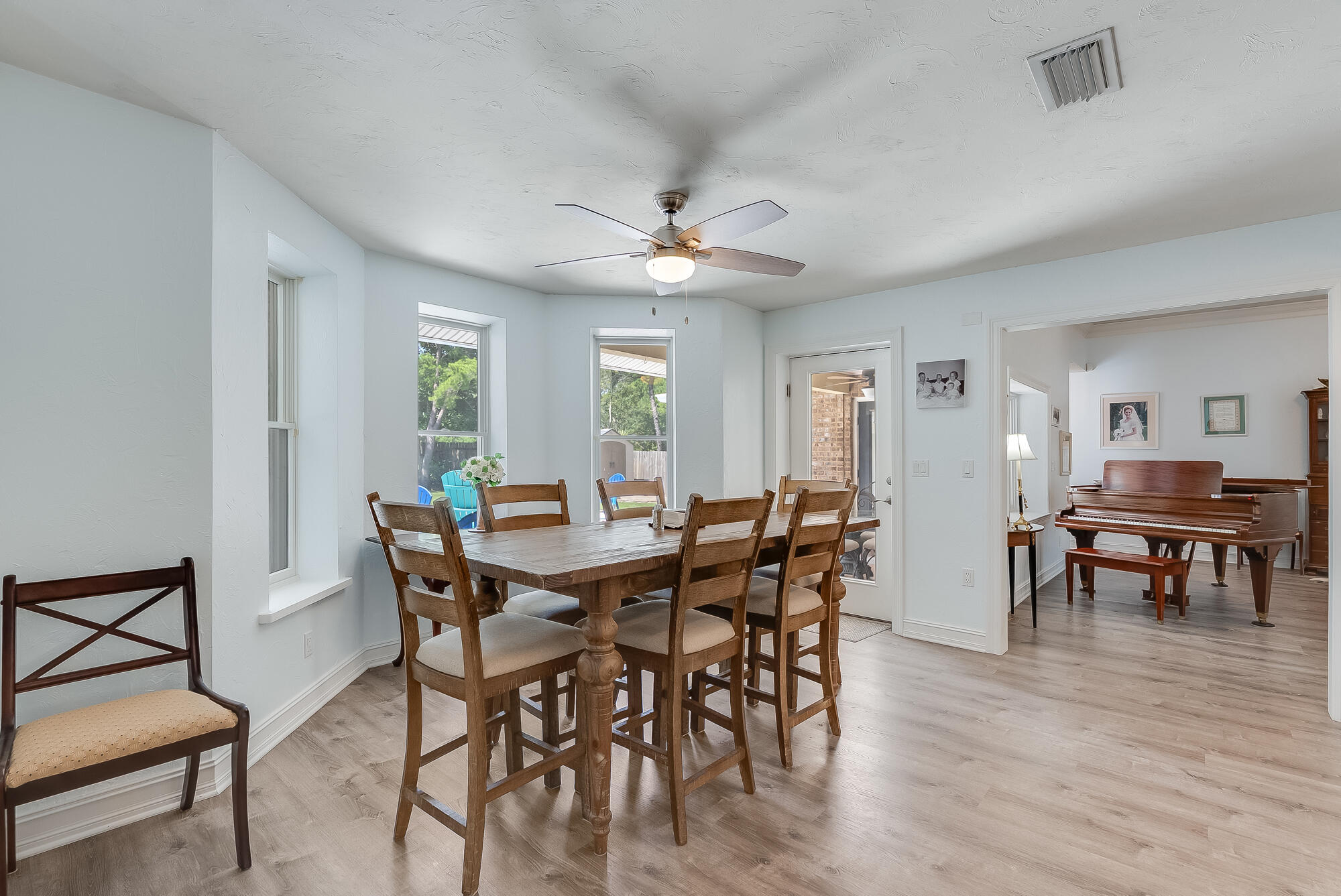 WHISPERING OAKS - Residential