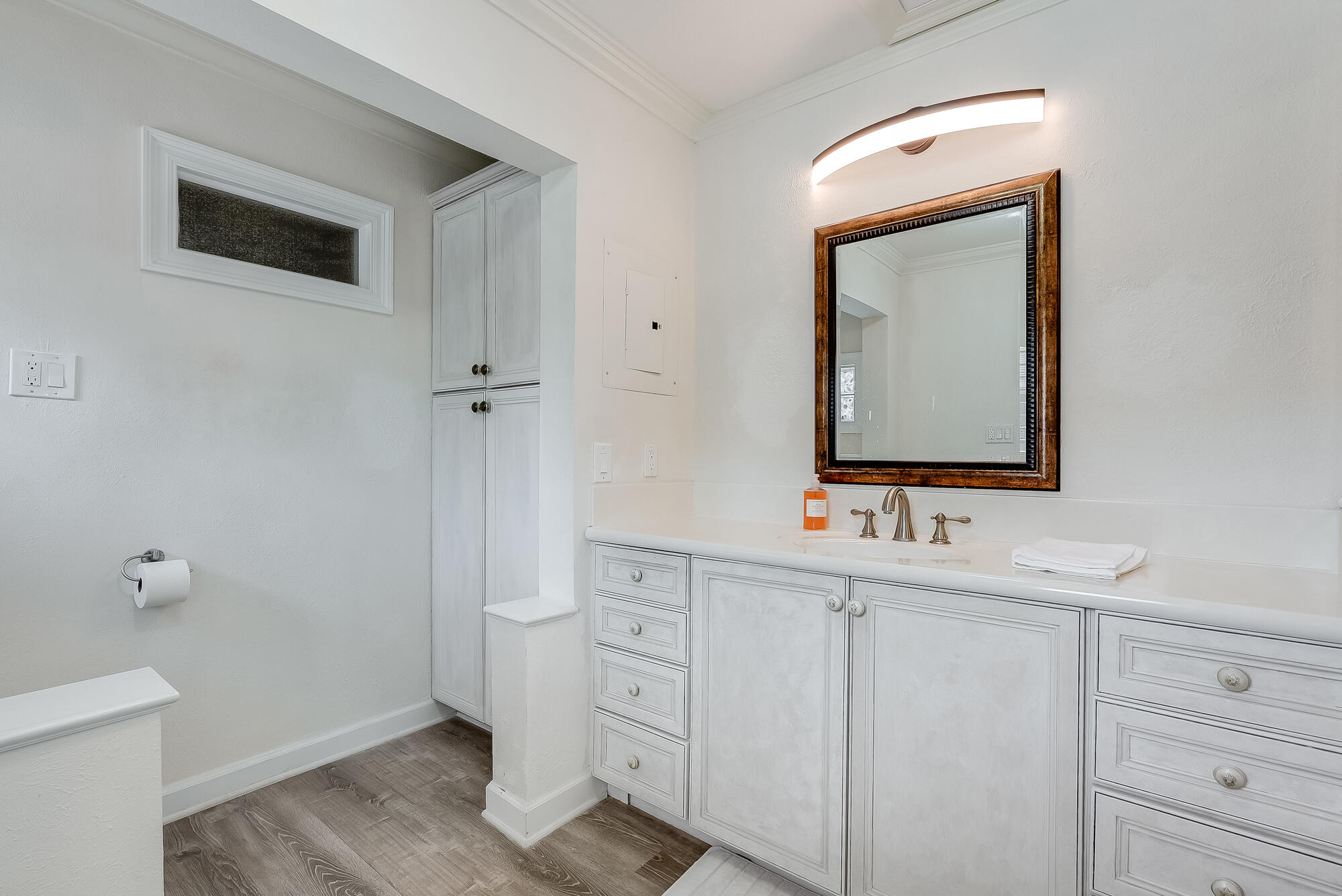 WHISPERING OAKS - Residential