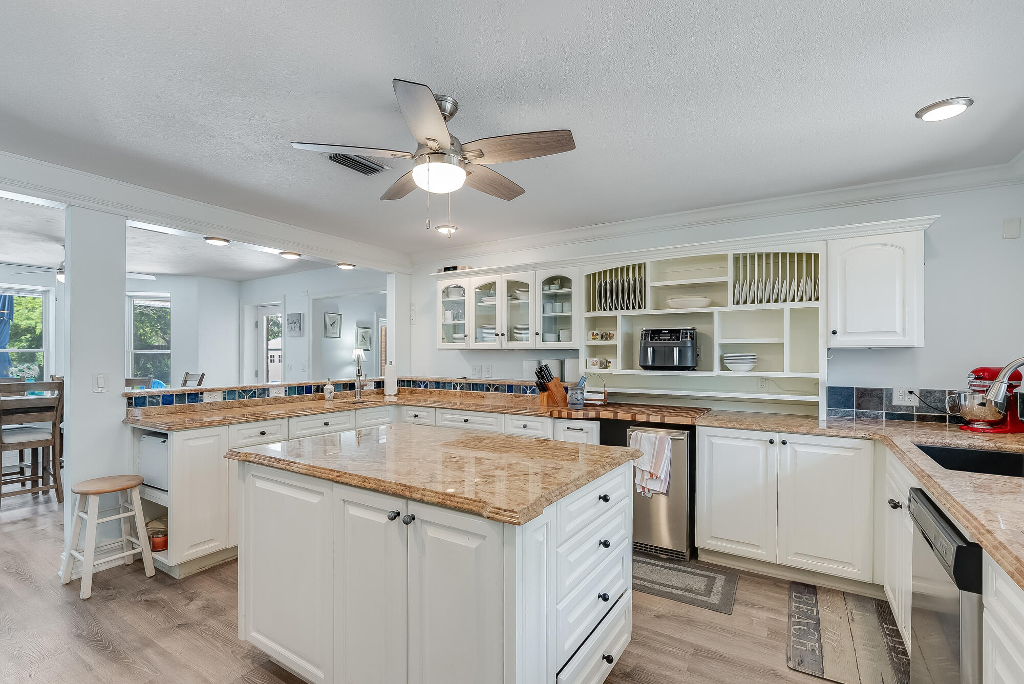 WHISPERING OAKS - Residential