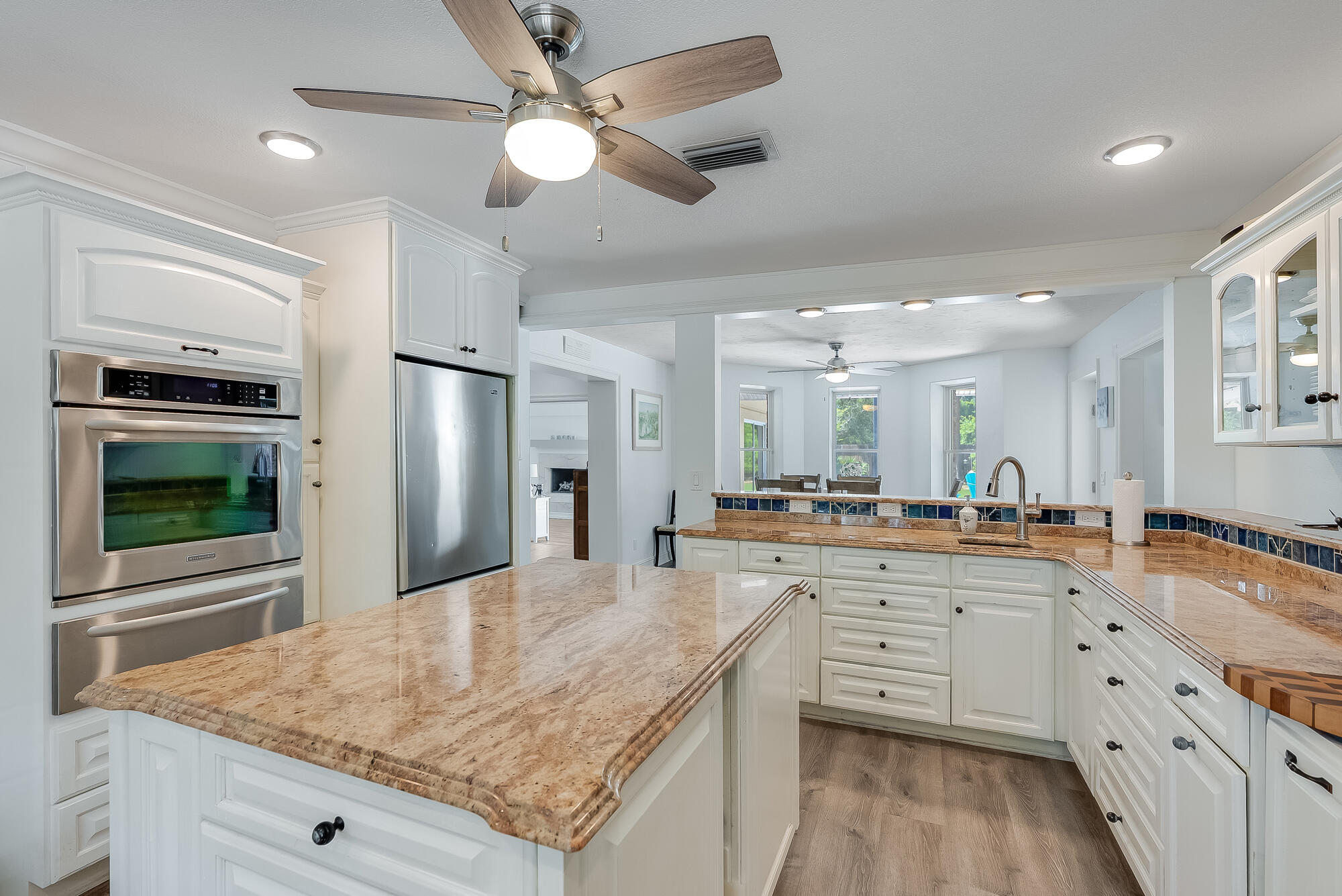 WHISPERING OAKS - Residential