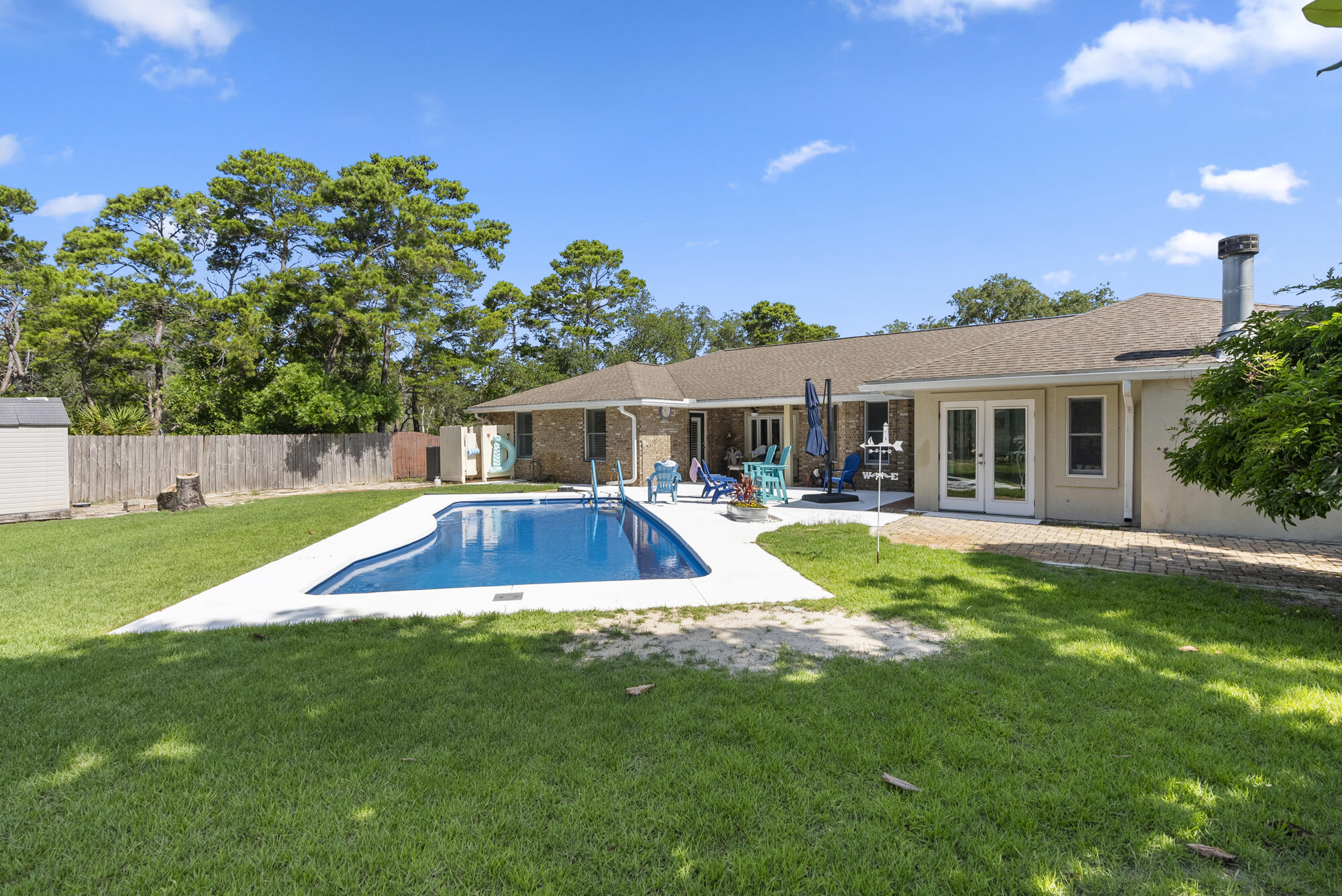 WHISPERING OAKS - Residential