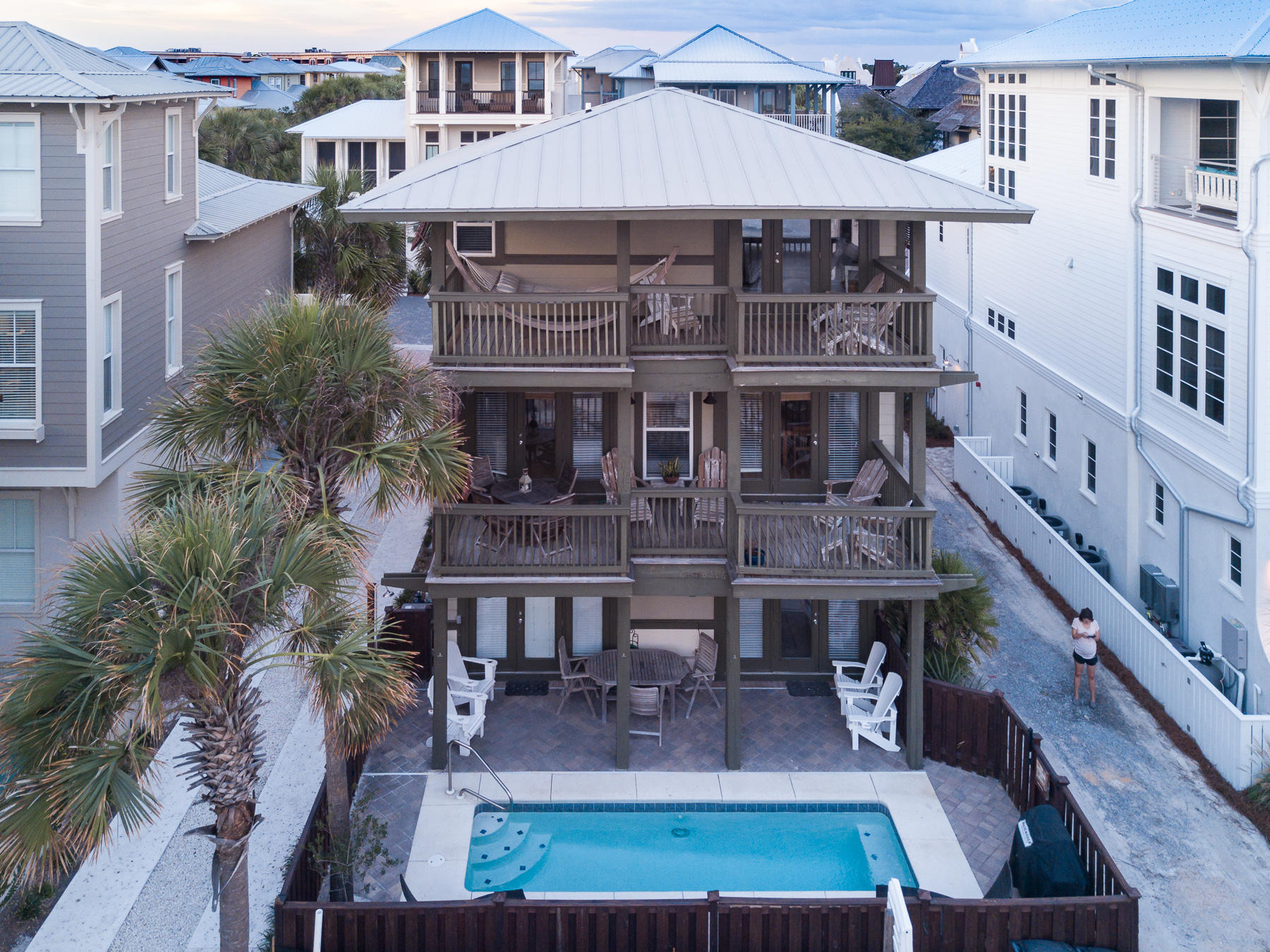 WATER'S EDGE - Residential
