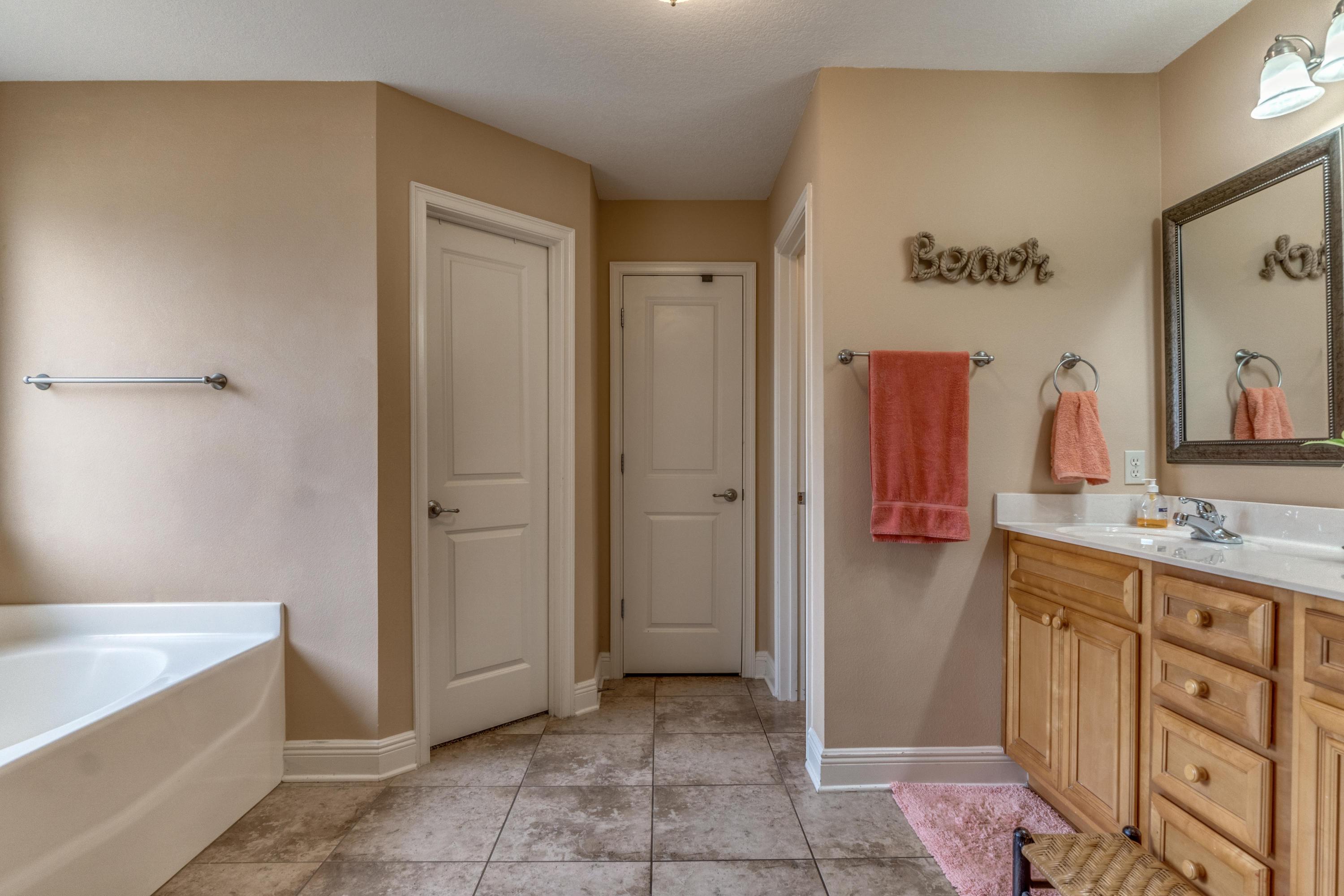 CREEKS EDGE - Residential