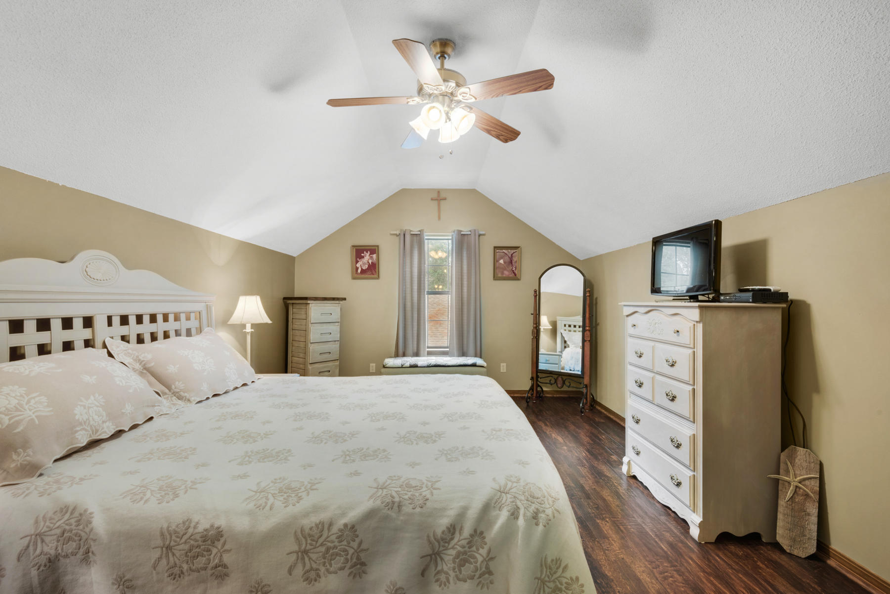 Valparaiso P/C #6 E1/2 Lots 24-26 BLK 114 - Residential