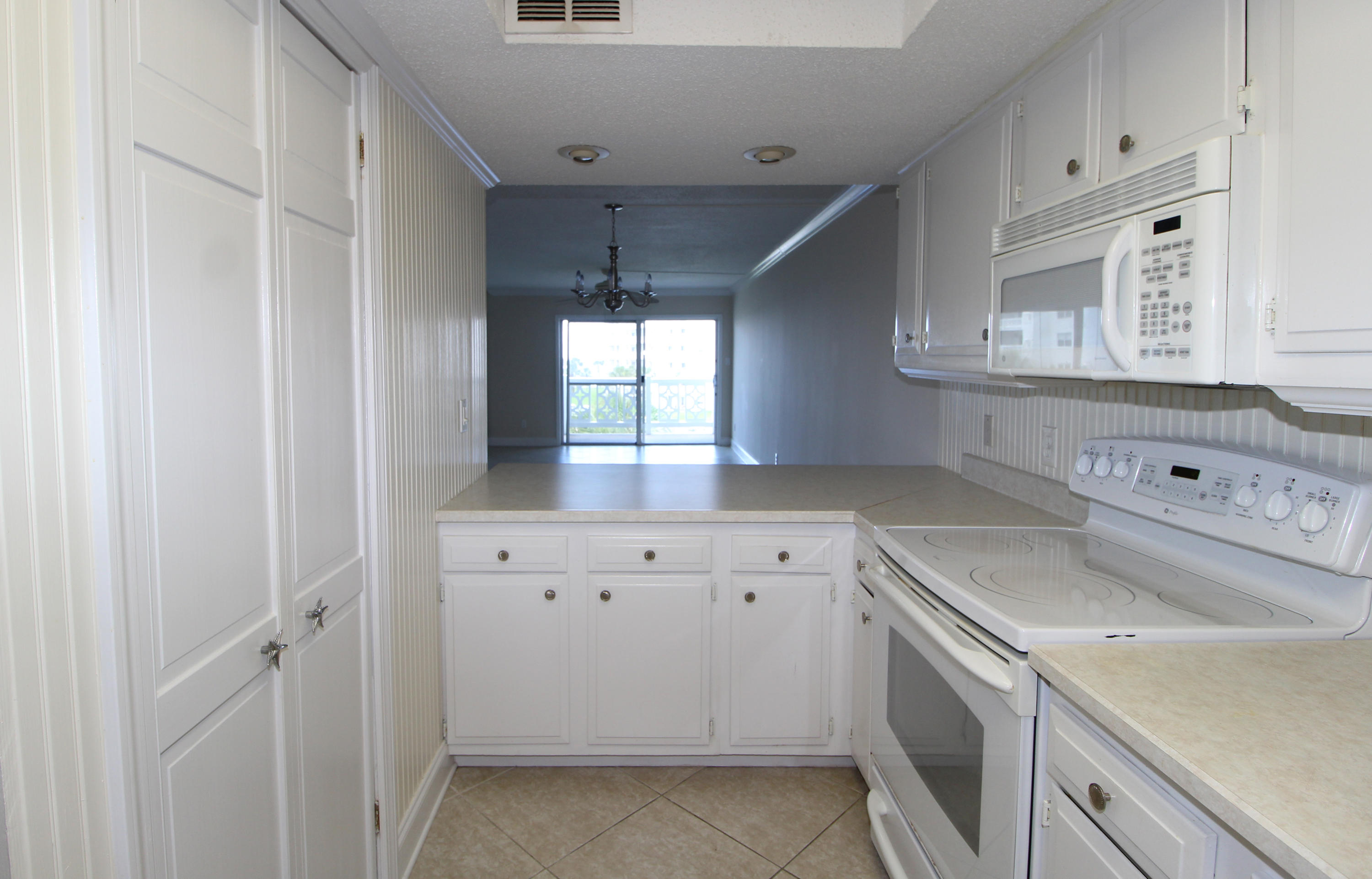 EL MATADOR CONDO - Residential