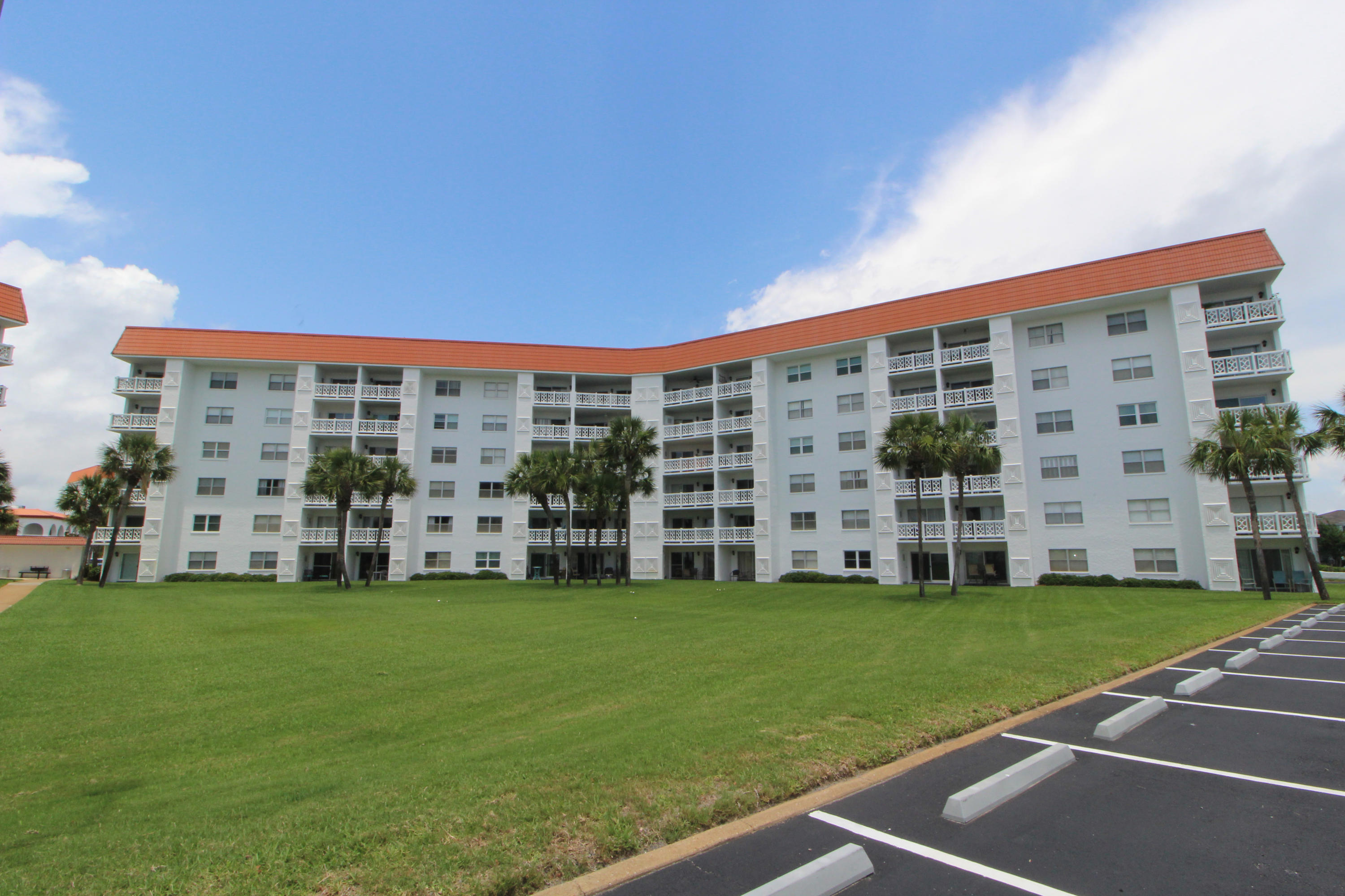 EL MATADOR CONDO - Residential