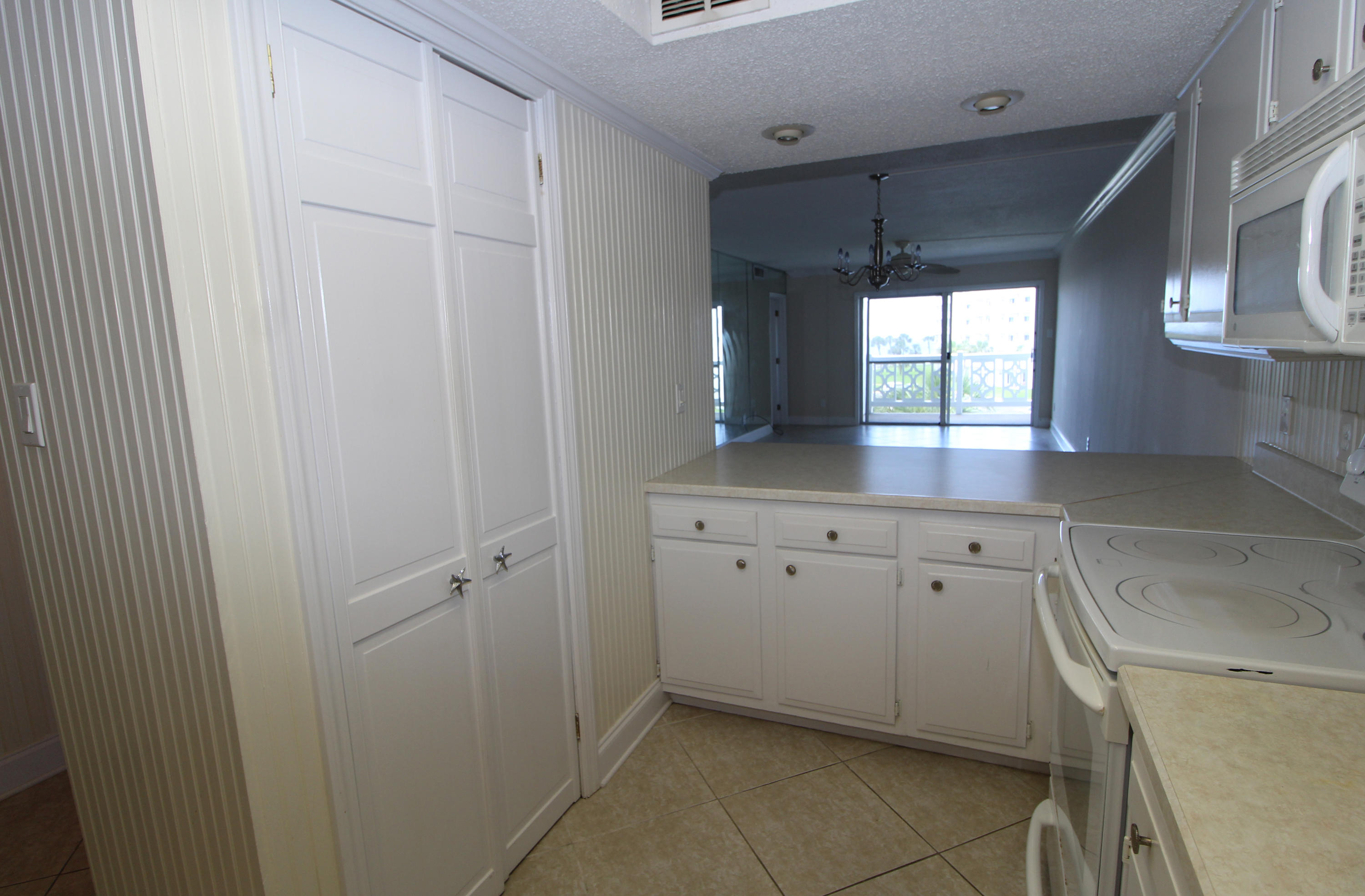 EL MATADOR CONDO - Residential