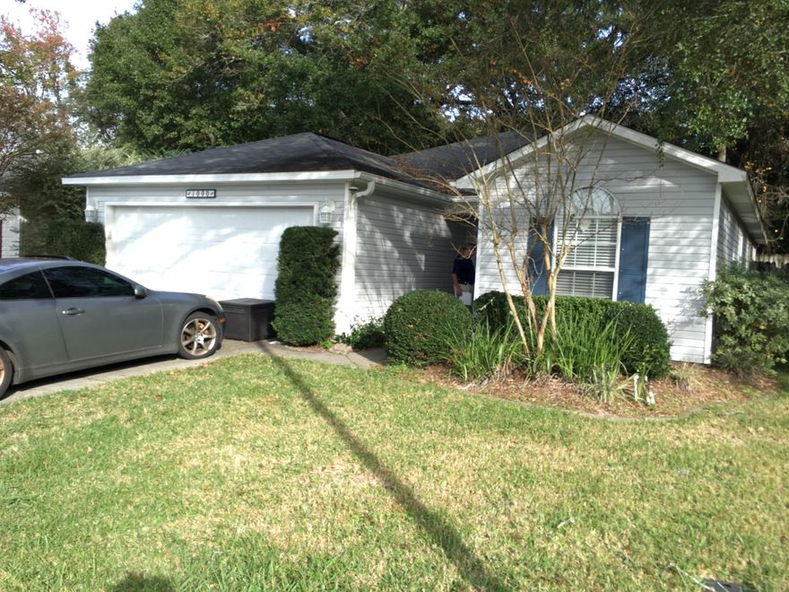 Short Sale. Buyer to verify all pertinent information including lot and room dimensions and square footage. Property to be sold as is.