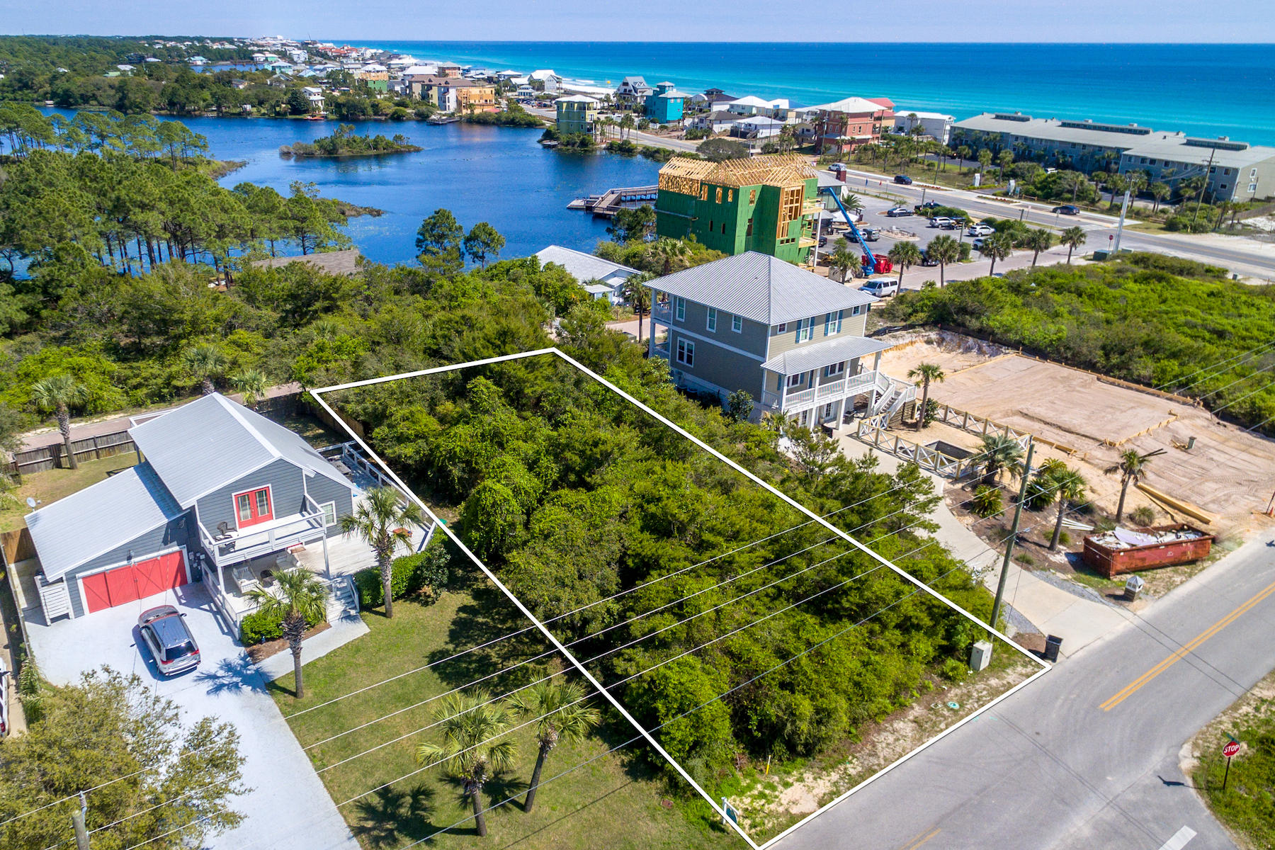 Main image without alt text