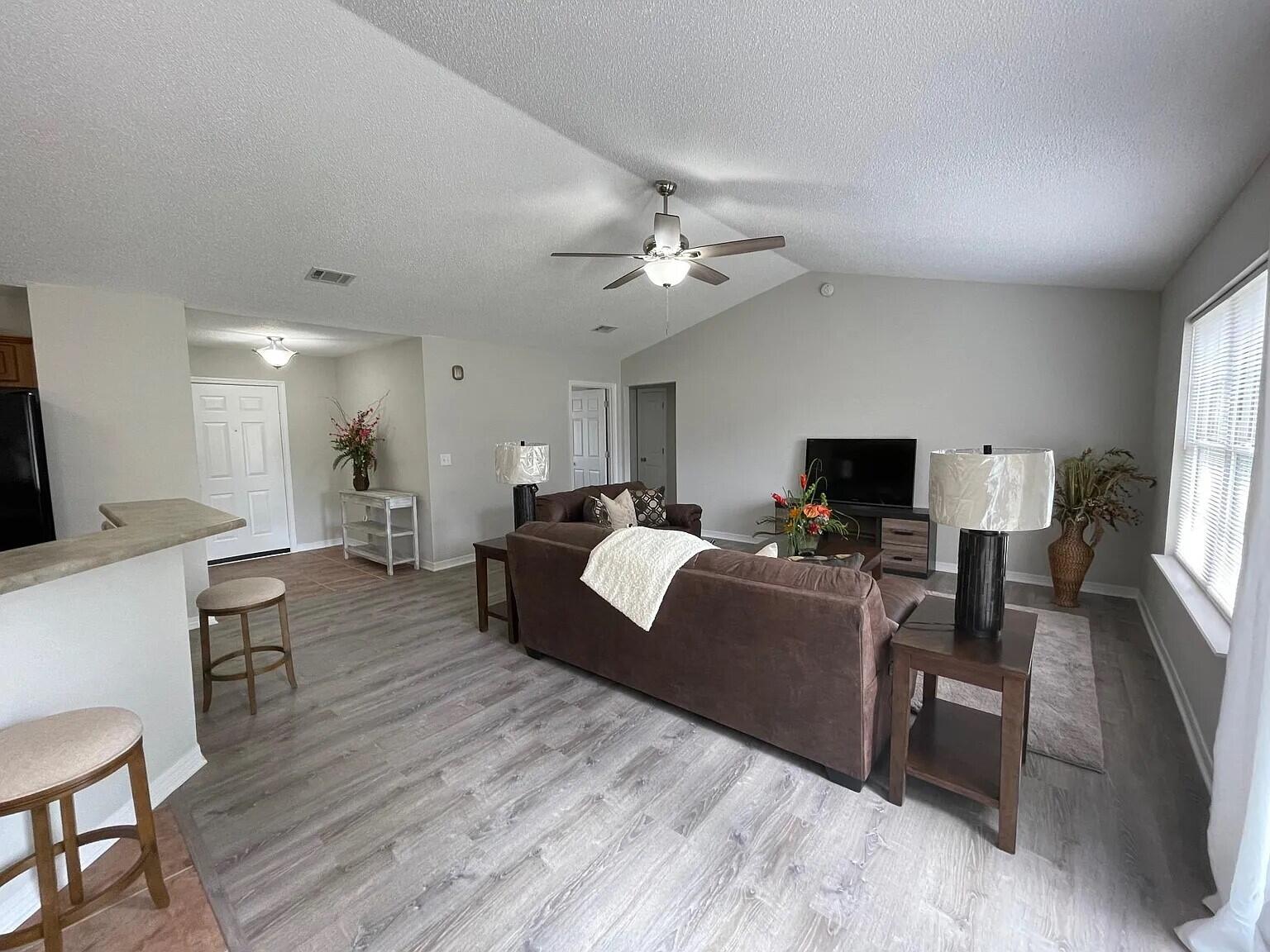 TRIPLE LAKES ESTATES LOT 24 BLK 2 - Residential Lease