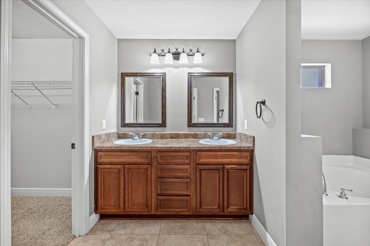 TRAILWOOD ESTATES LOT 21 BLK C - Residential