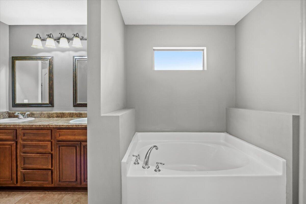 TRAILWOOD ESTATES LOT 21 BLK C - Residential