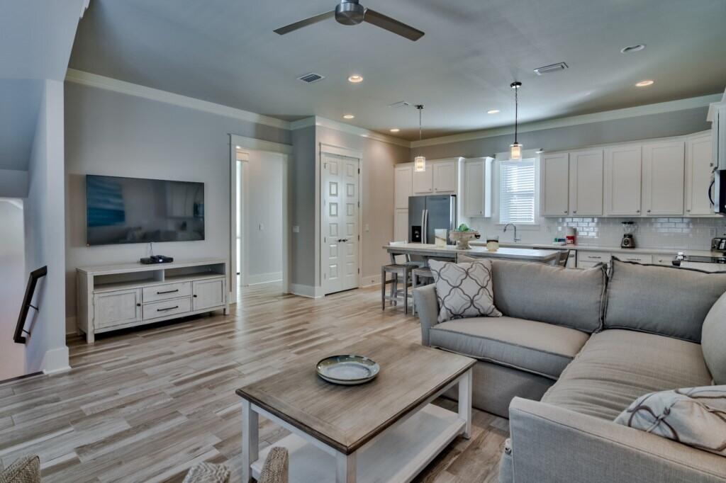 HIDDEN PALMS - Residential