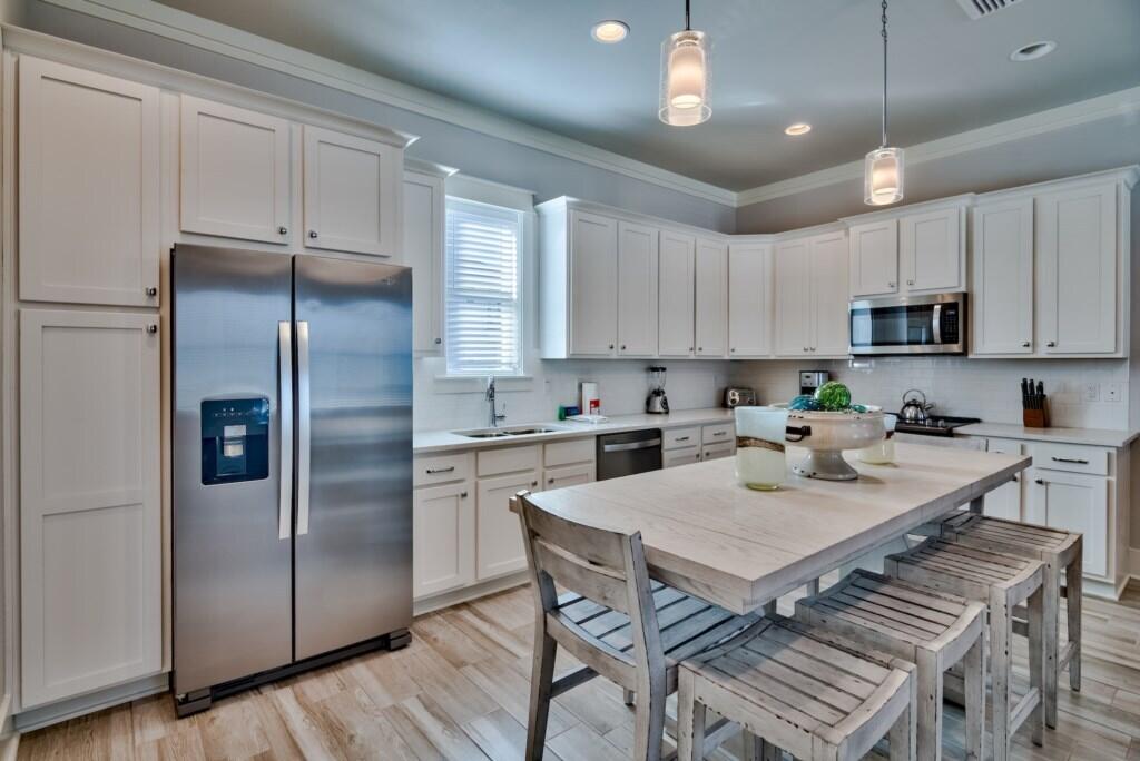 HIDDEN PALMS - Residential