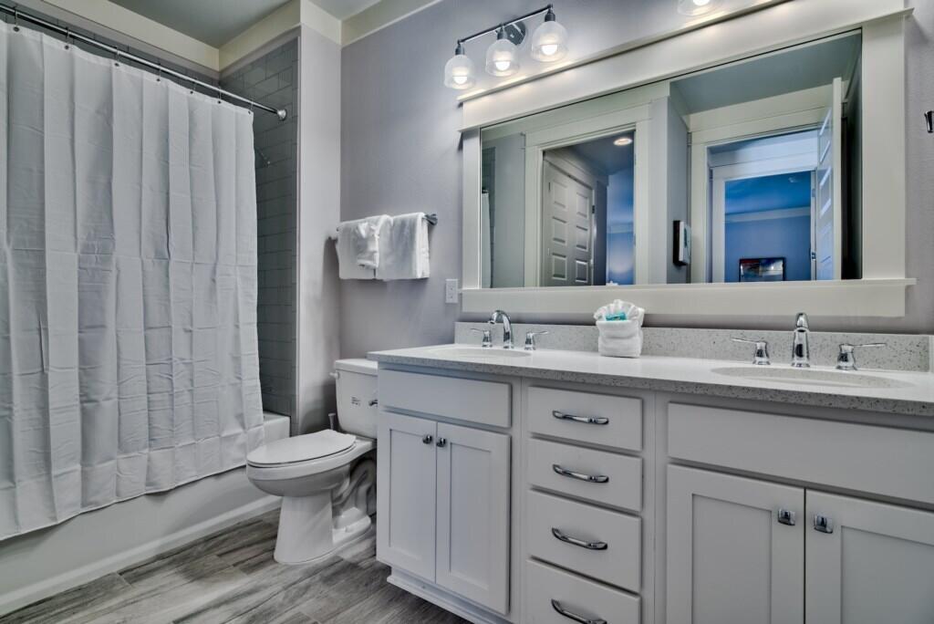 HIDDEN PALMS - Residential