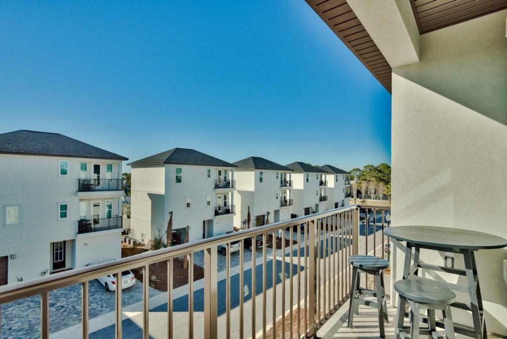 HIDDEN PALMS - Residential