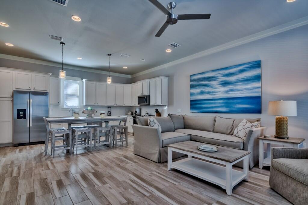 HIDDEN PALMS - Residential