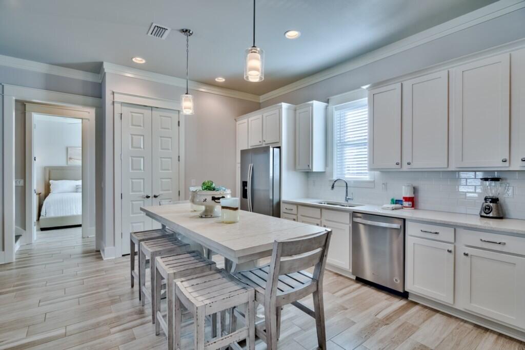 HIDDEN PALMS - Residential