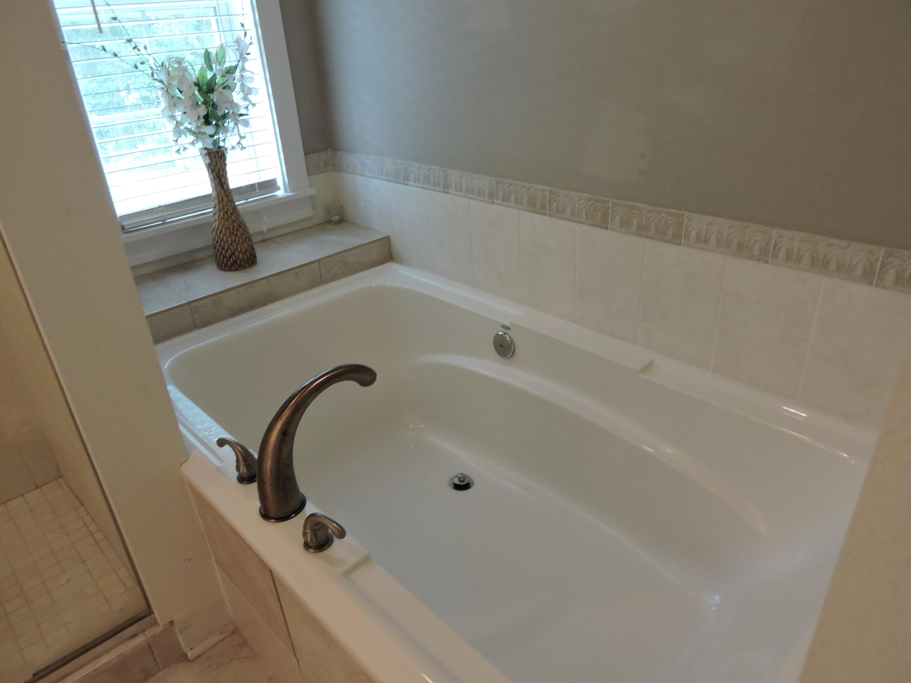 FOXWOOD ESTATES 1 - Residential Lease