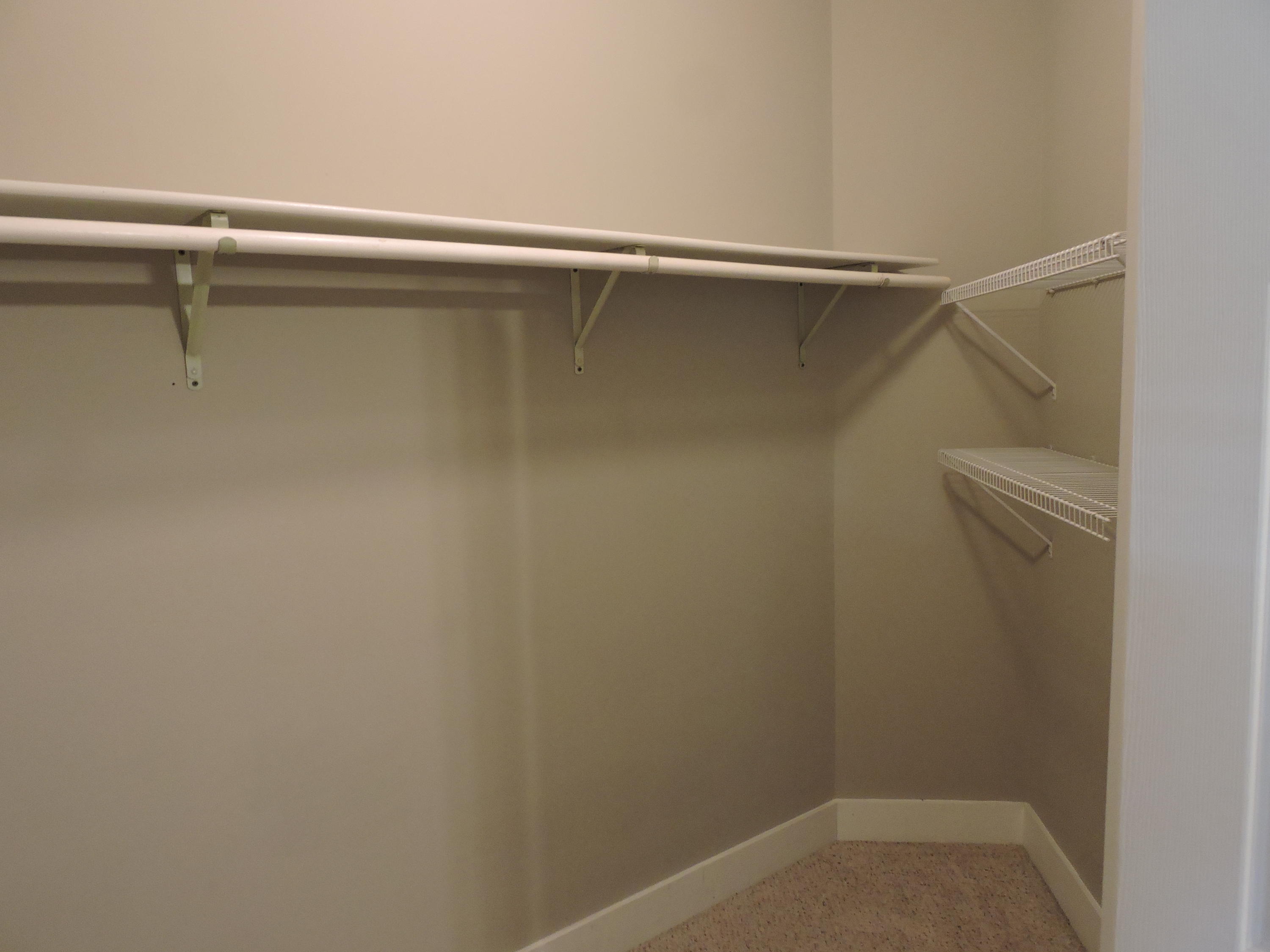 FOXWOOD ESTATES 1 - Residential Lease