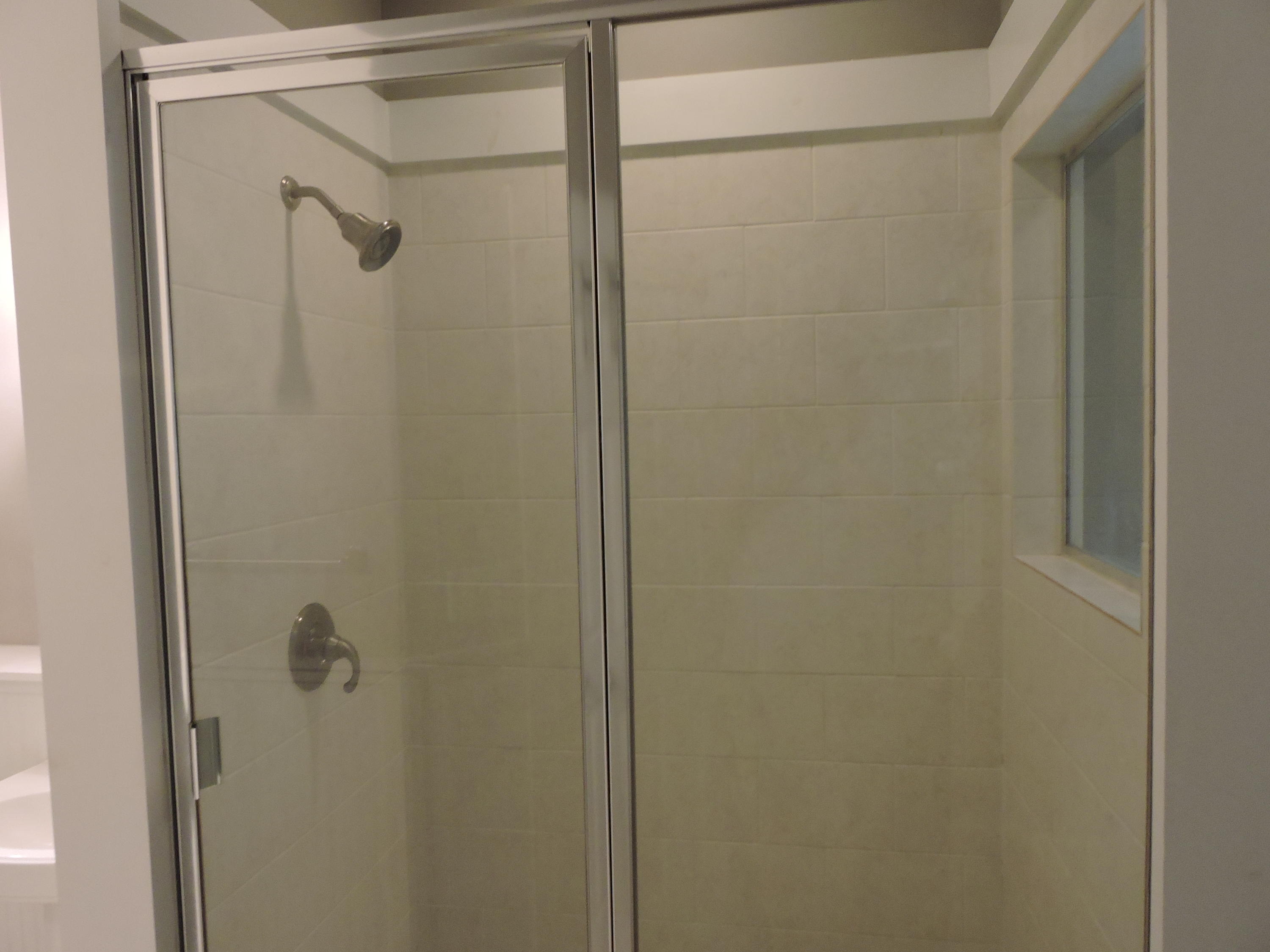 FOXWOOD ESTATES 1 - Residential Lease