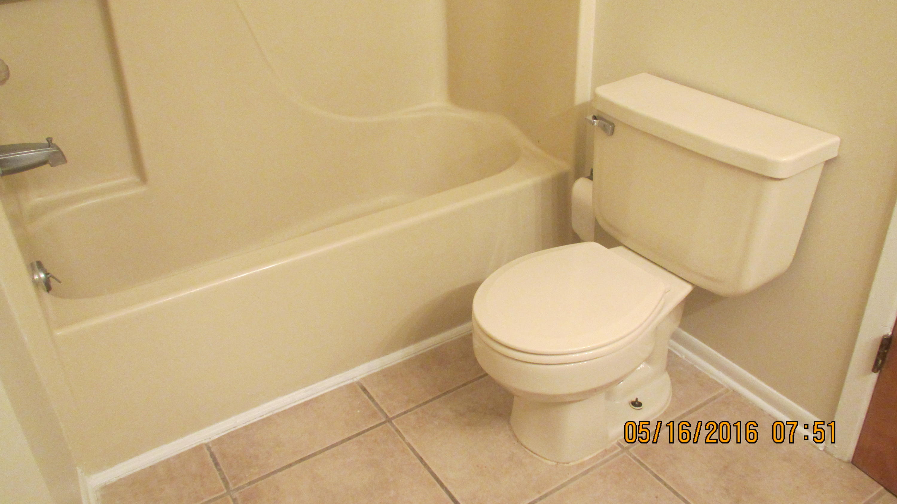 OAK TREE MANOR - Residential Lease