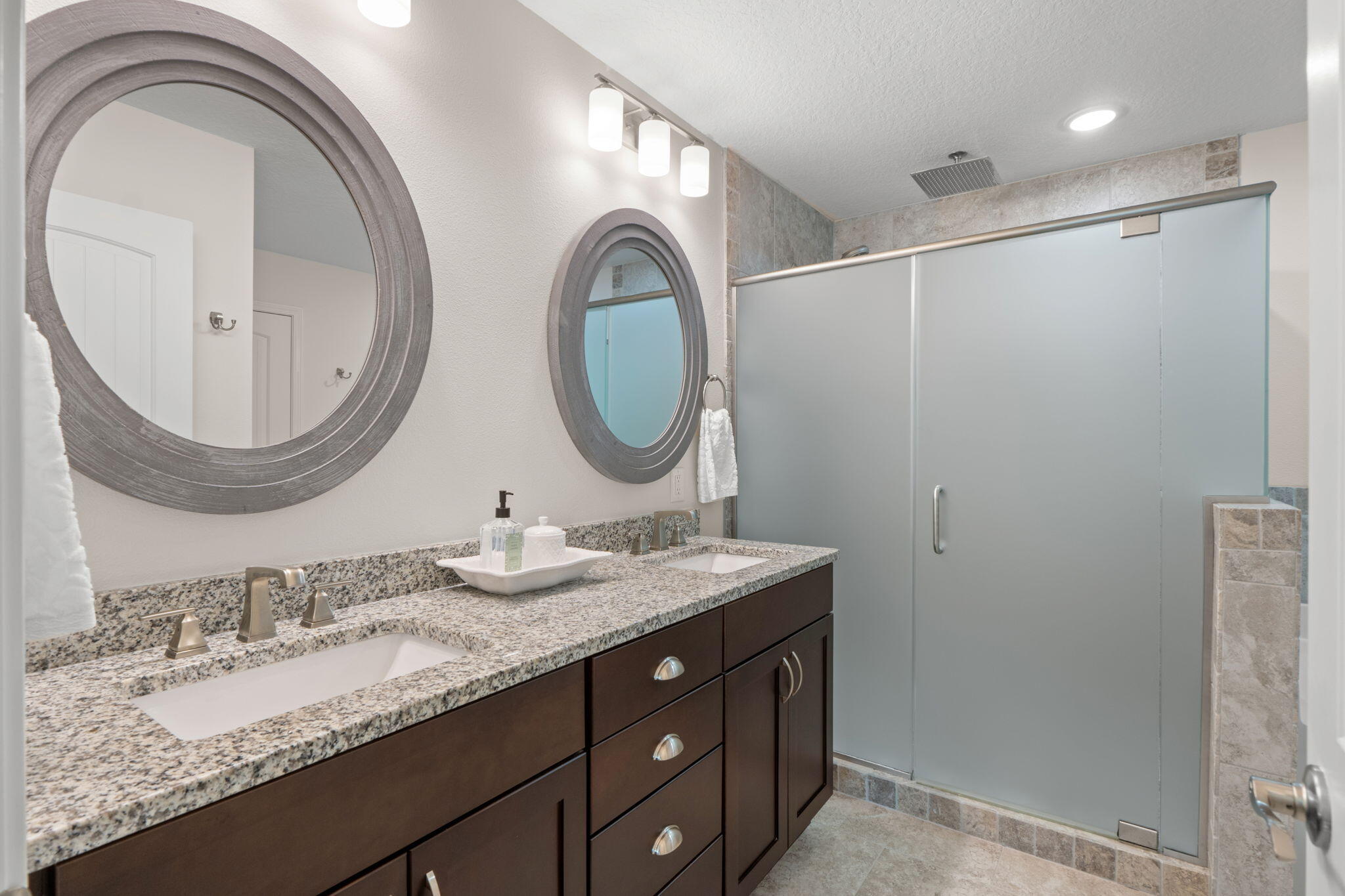 BISCAYNE POINTE - Residential