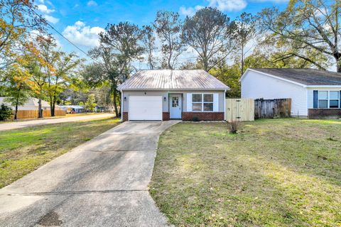 Photo of 609 E Edney Avenue, Crestview, FL 32536 (MLS # 991525)