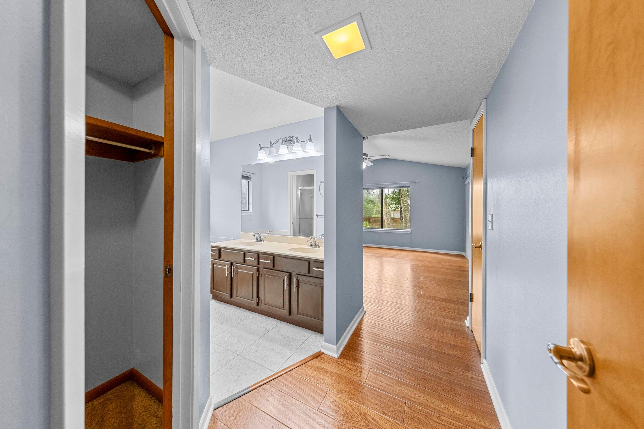 VALPARAISO PINECREST 5 - Residential