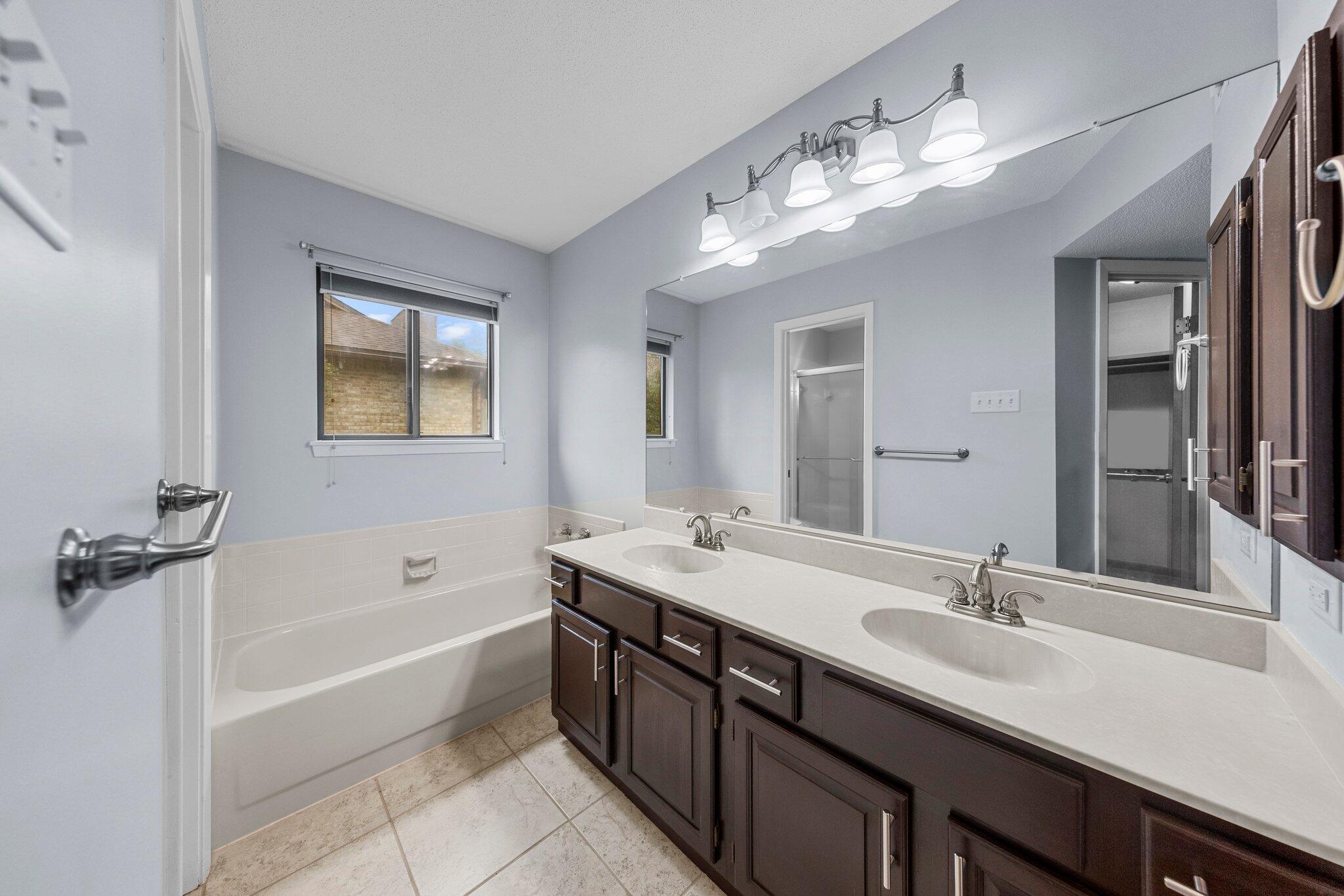 VALPARAISO PINECREST 5 - Residential