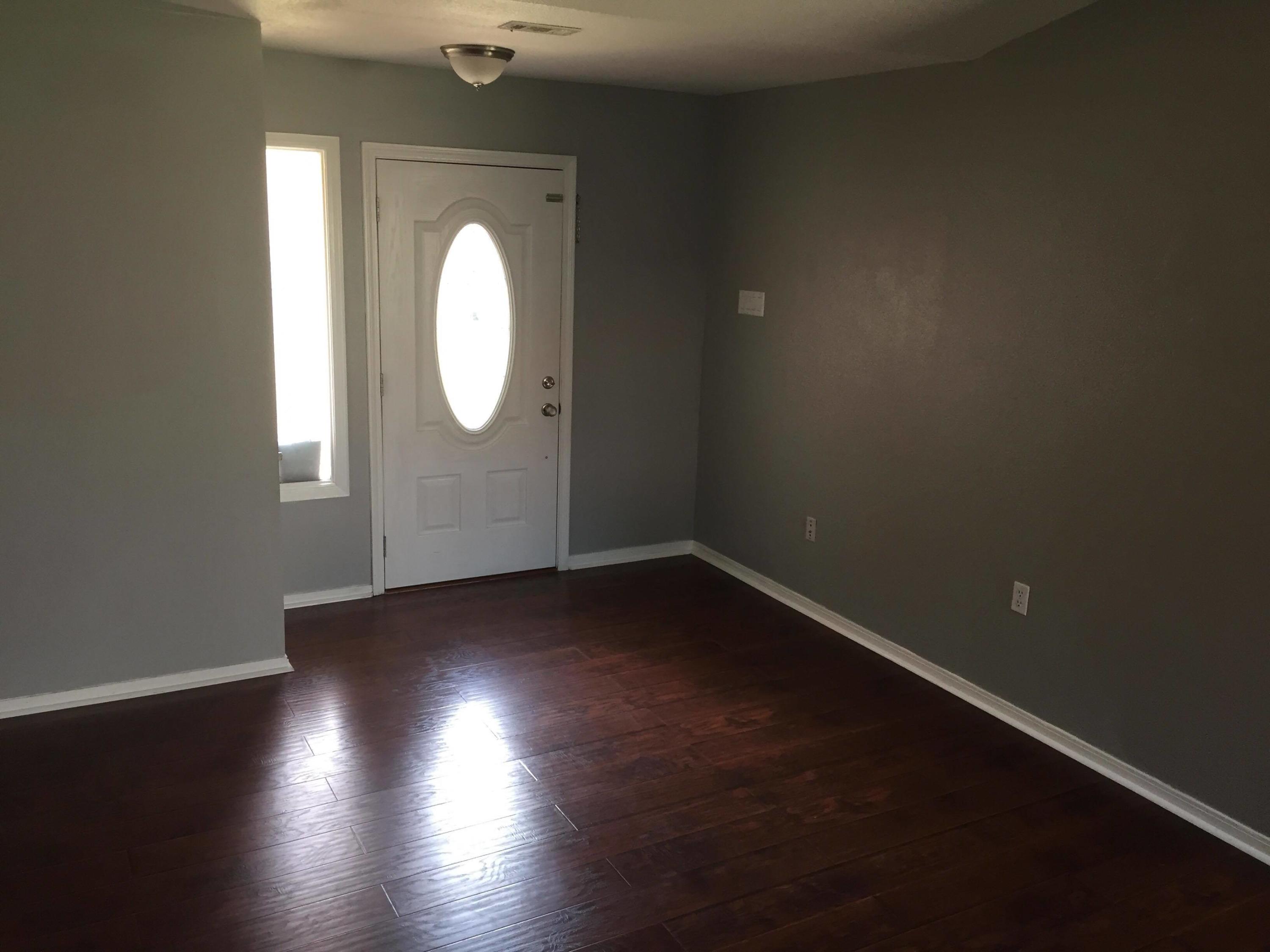 PINE MEADOWS 2ND ADDN lot 22 blk f - Residential