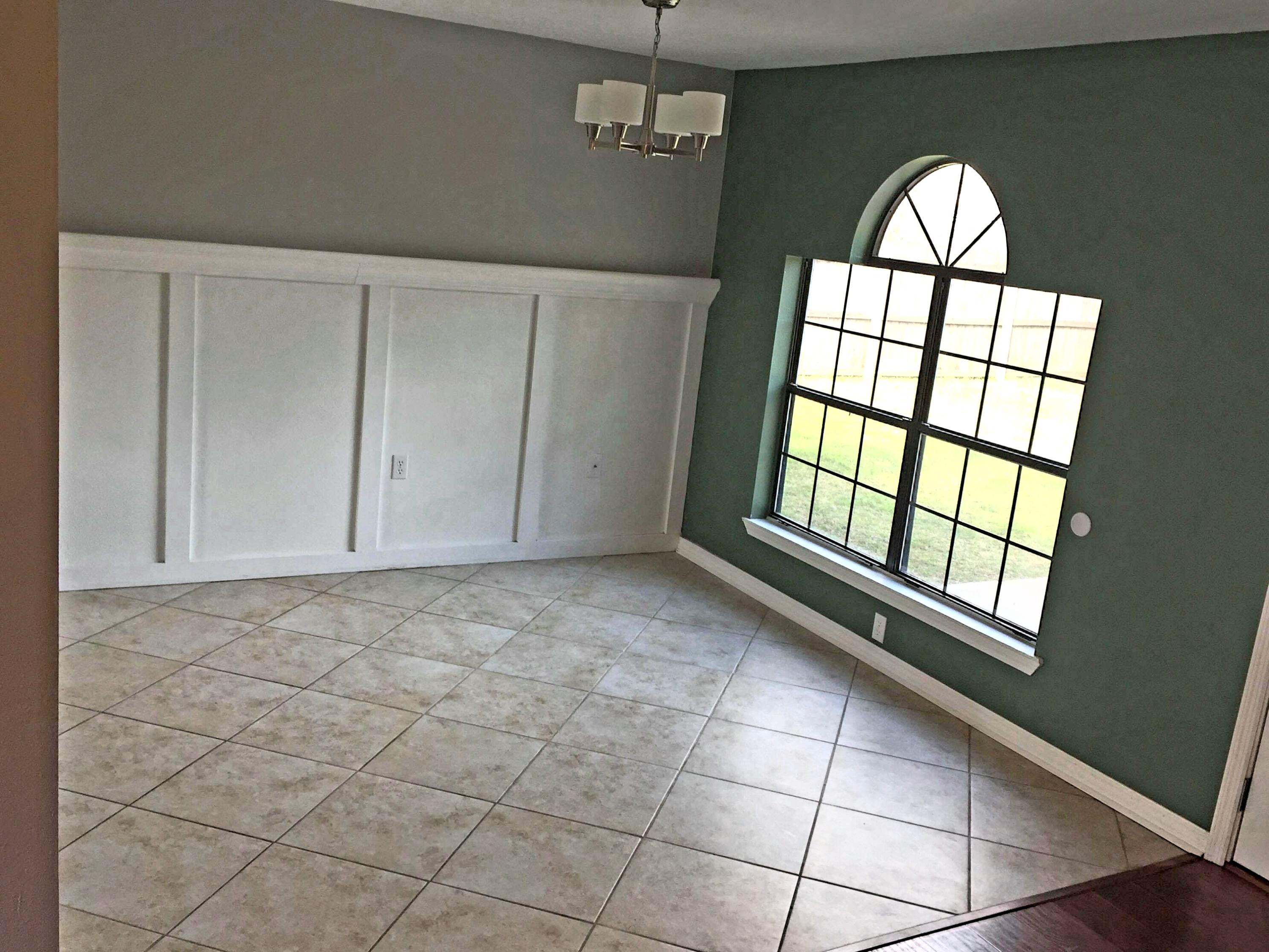 PINE MEADOWS 2ND ADDN lot 22 blk f - Residential