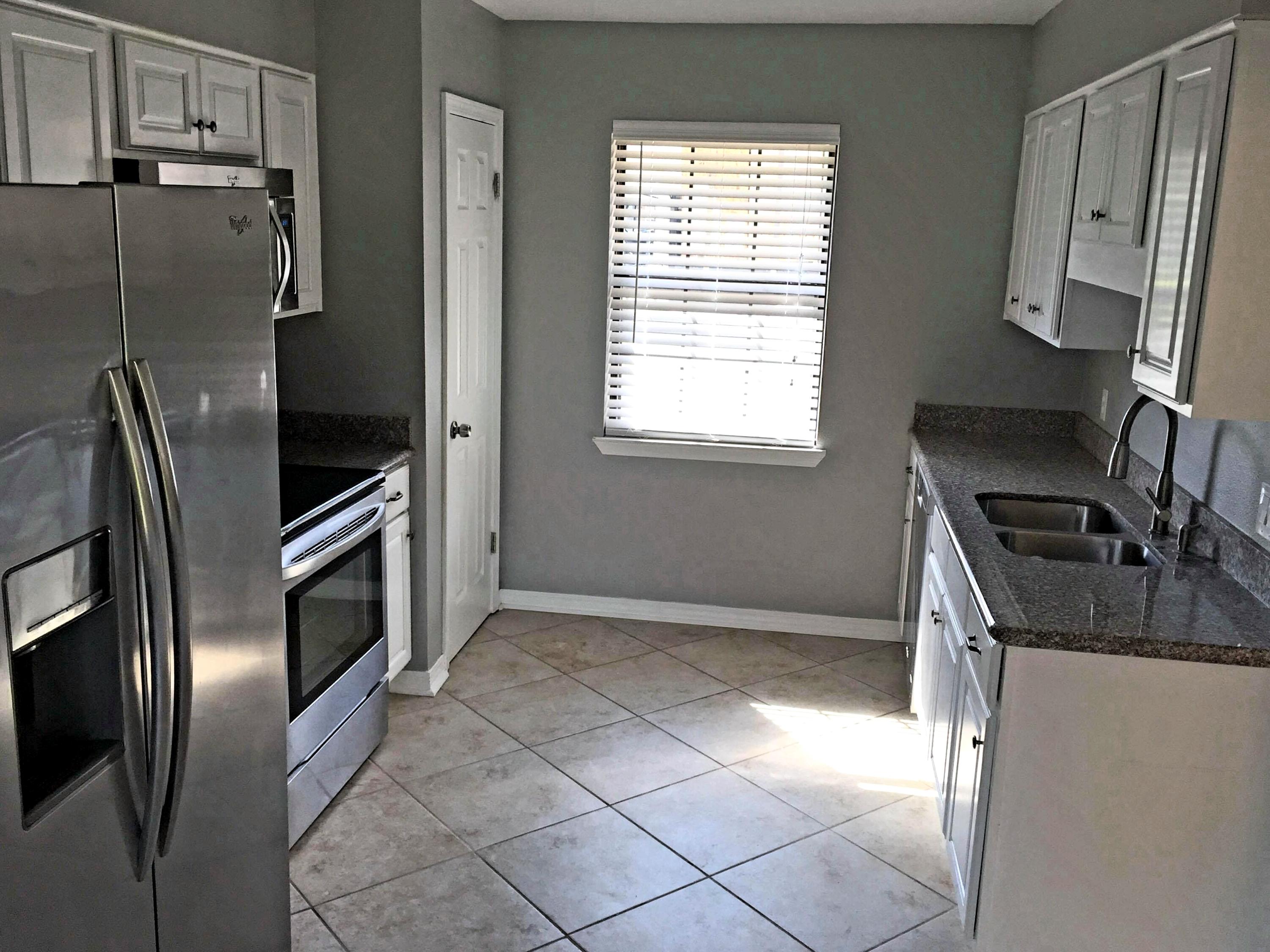 PINE MEADOWS 2ND ADDN lot 22 blk f - Residential