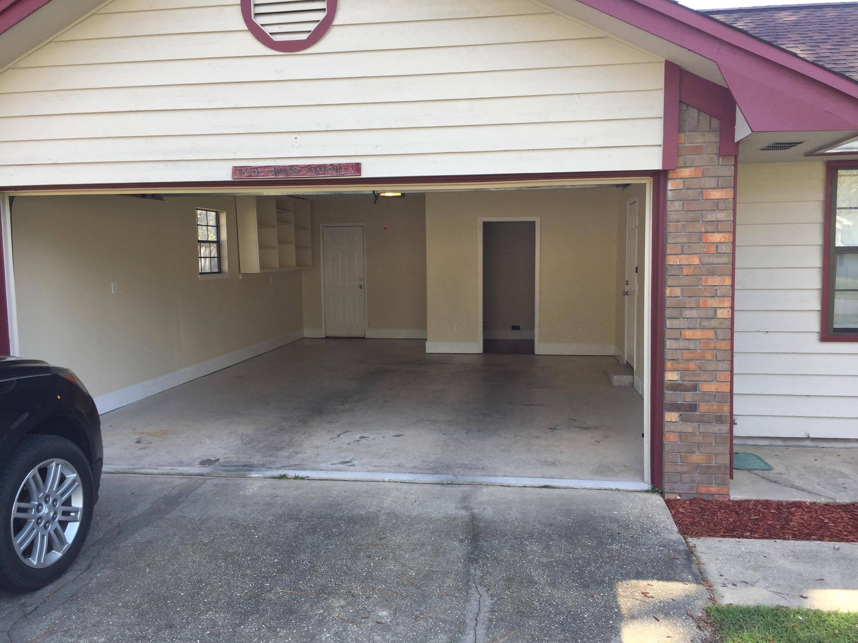 PINE MEADOWS 2ND ADDN lot 22 blk f - Residential