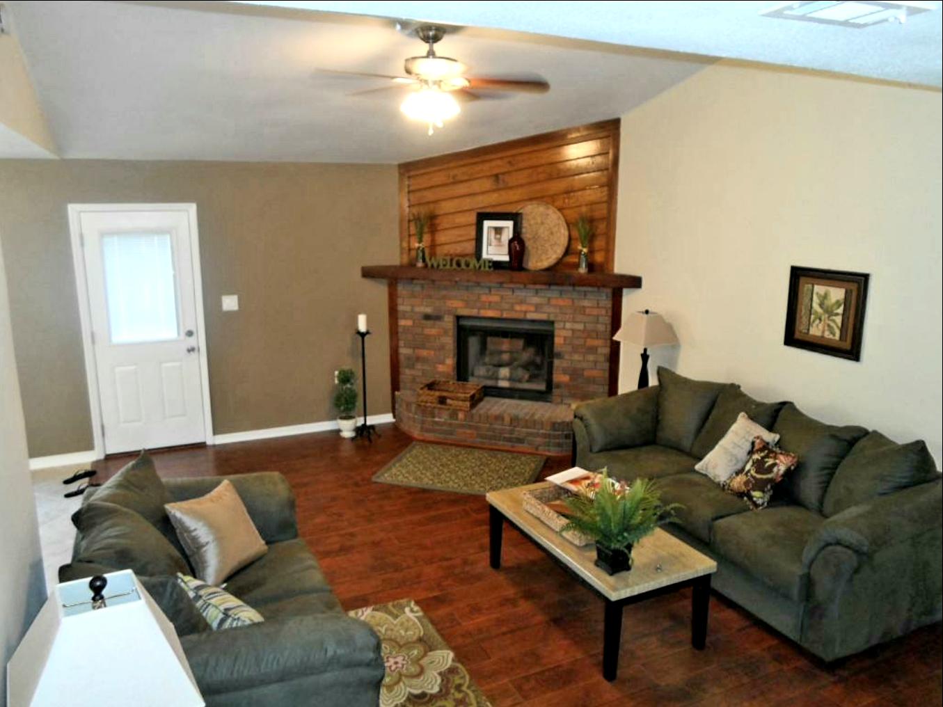 PINE MEADOWS 2ND ADDN lot 22 blk f - Residential