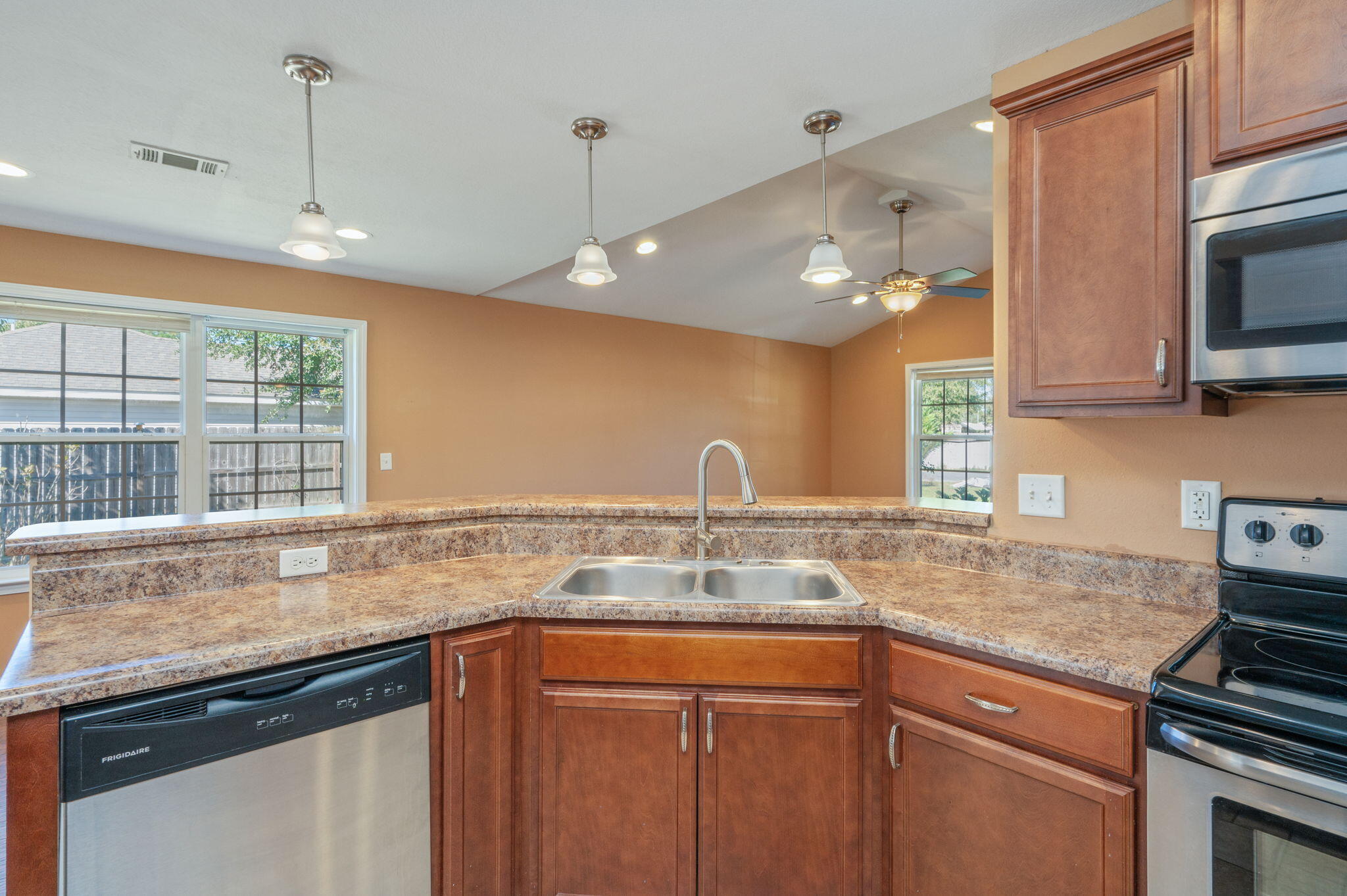 OAKWOOD LAKES ESTATES - Residential