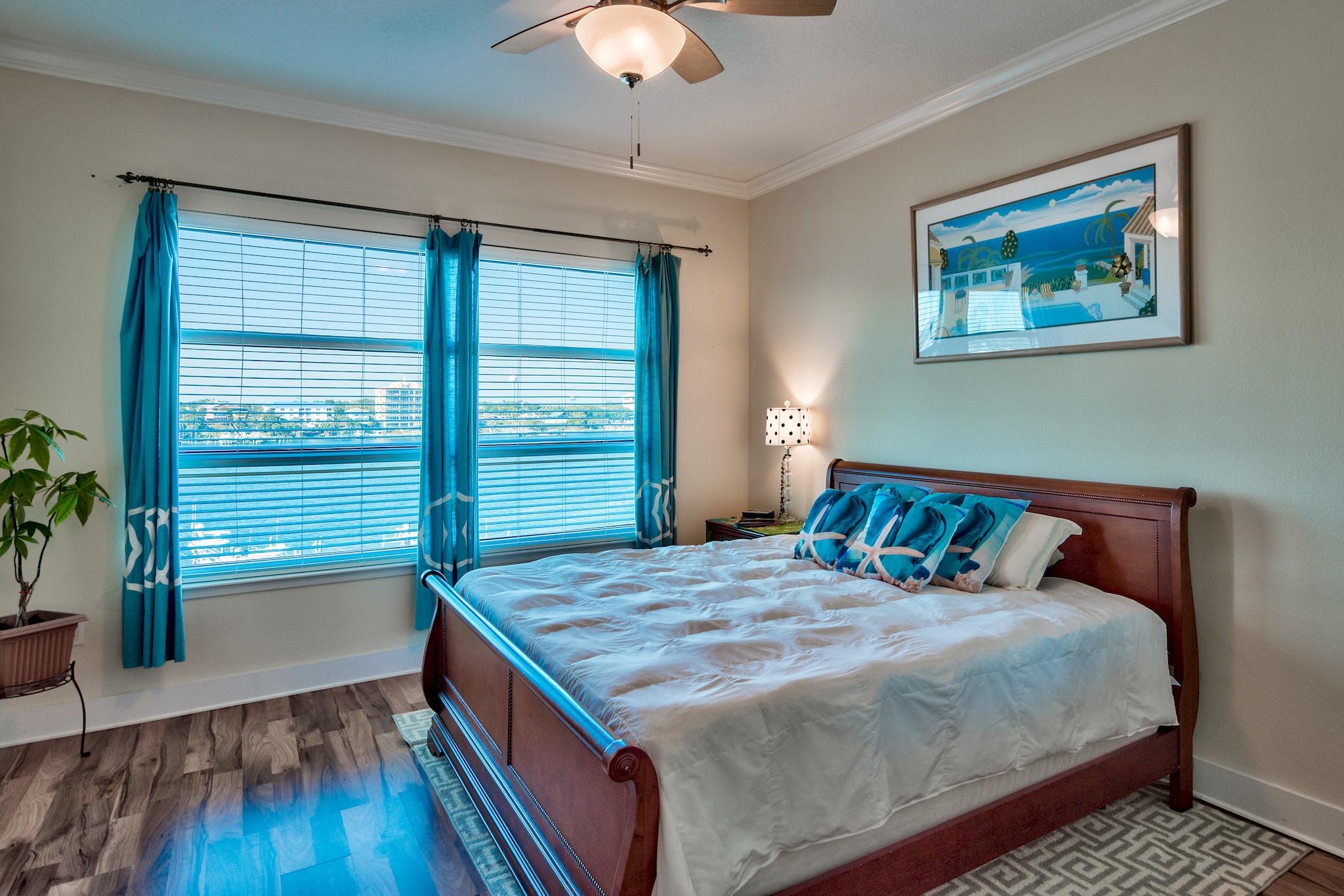 HARBOR LIGHTS - Residential