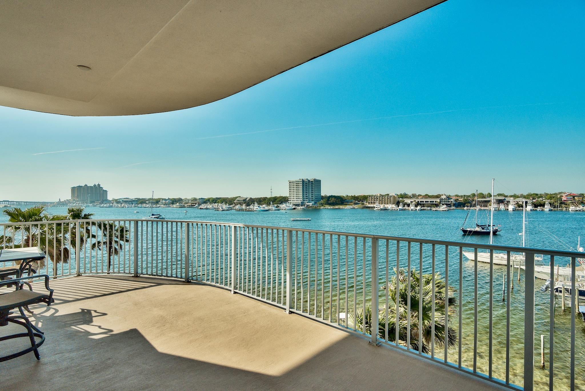 HARBOR LIGHTS - Residential