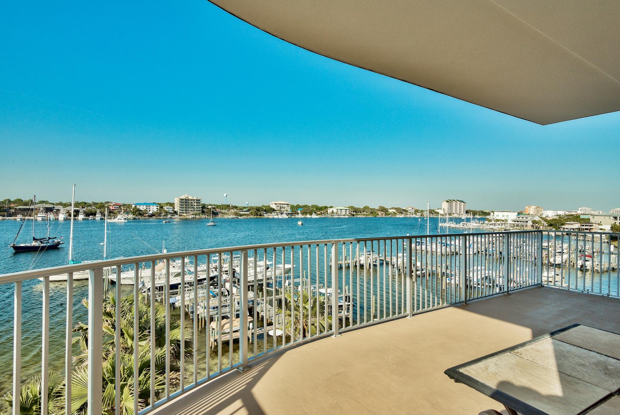 HARBOR LIGHTS - Residential