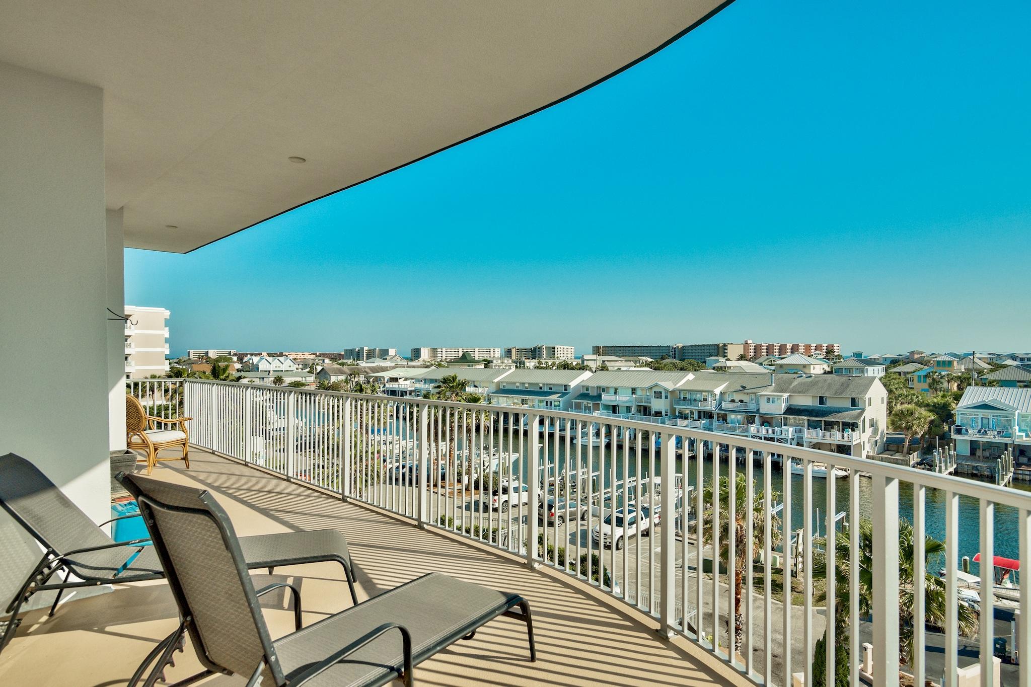 HARBOR LIGHTS - Residential